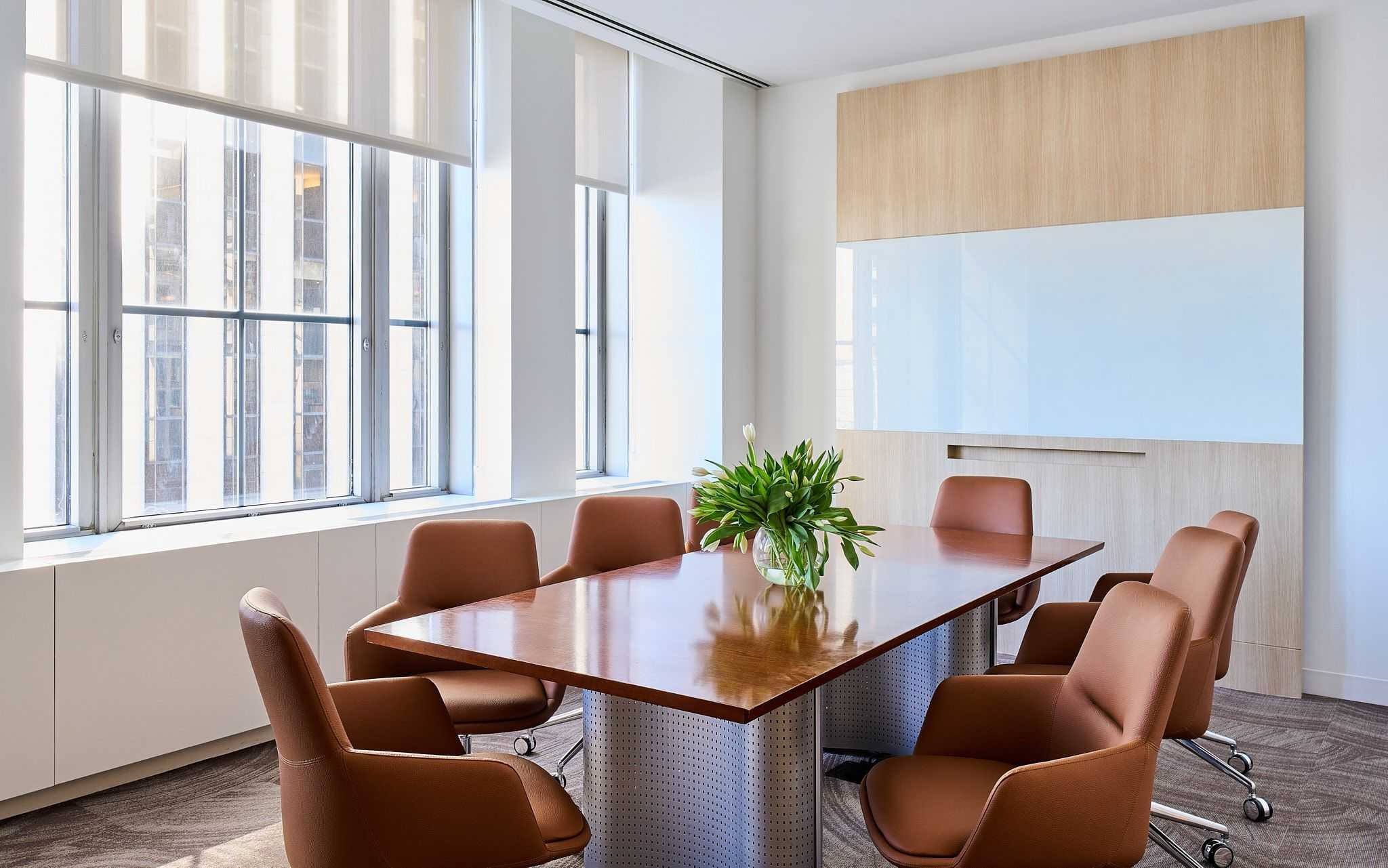 8 person meeting room