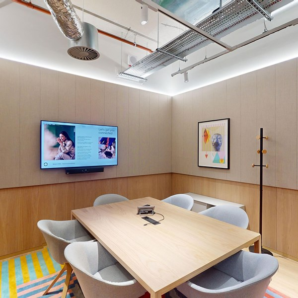 6 person meeting room