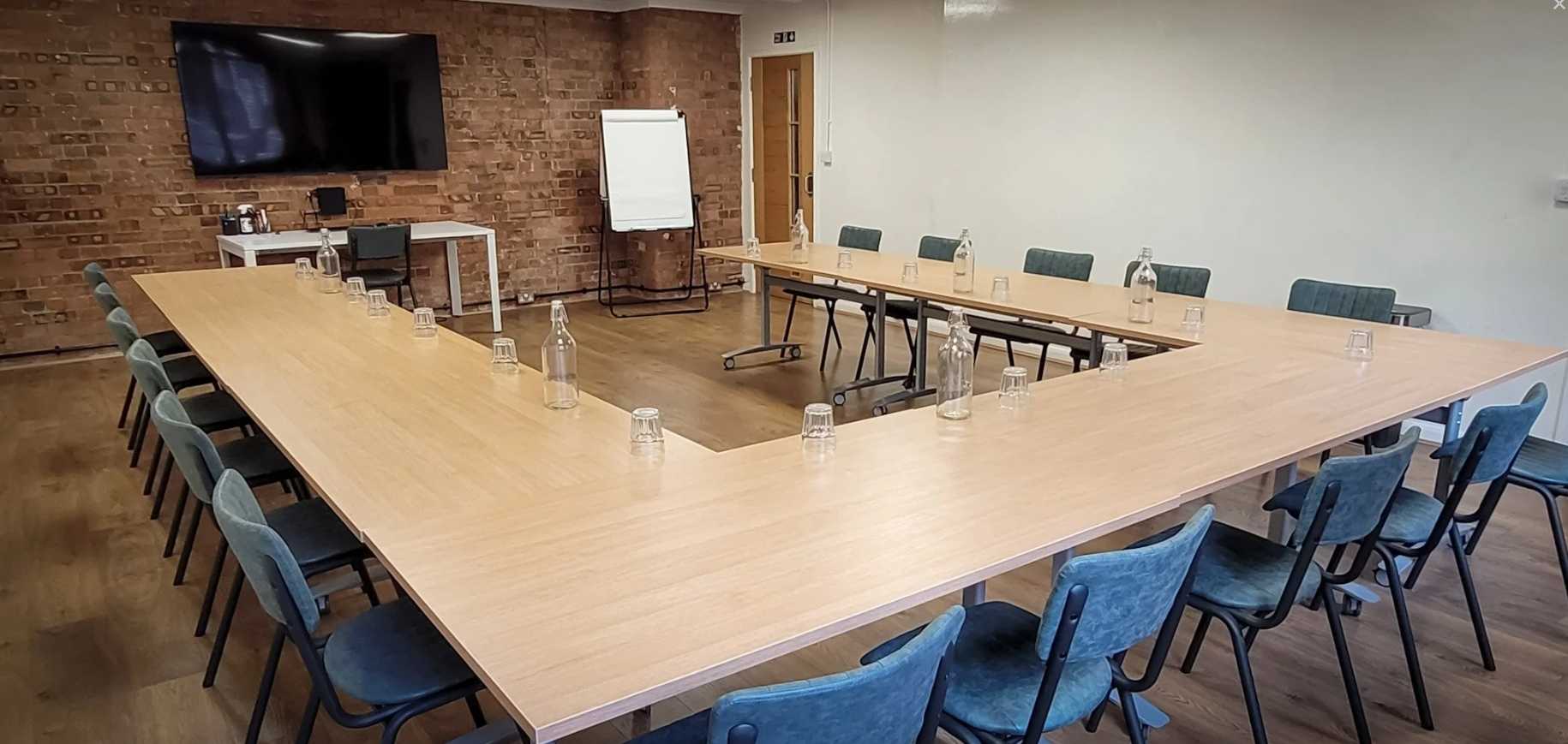 20 person meeting room
