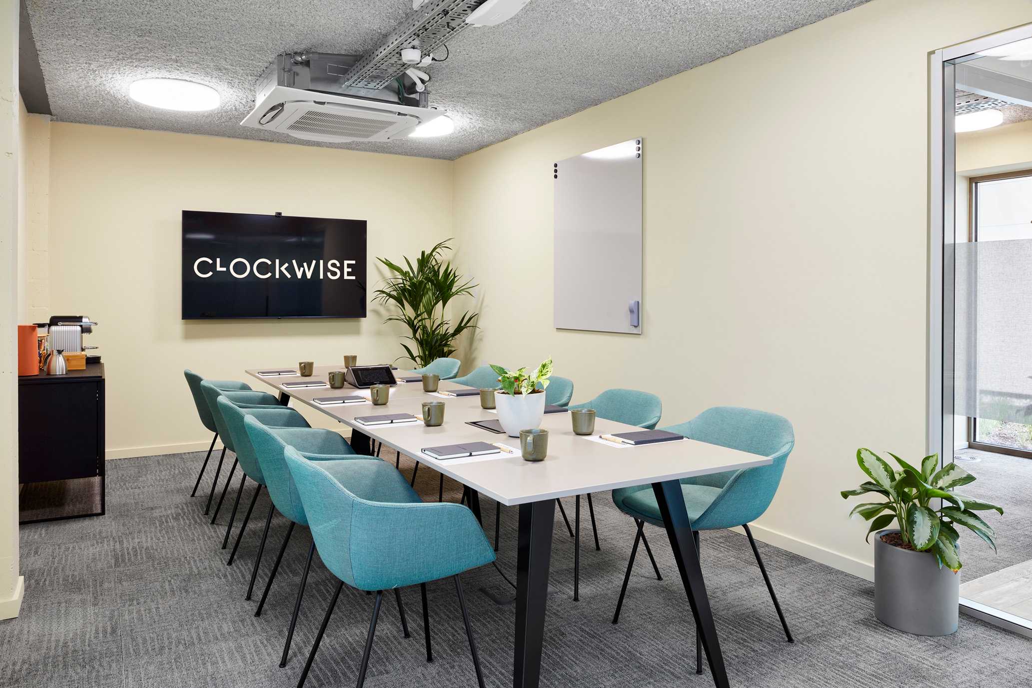 10 person meeting room
