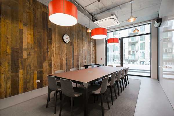14-person meeting room