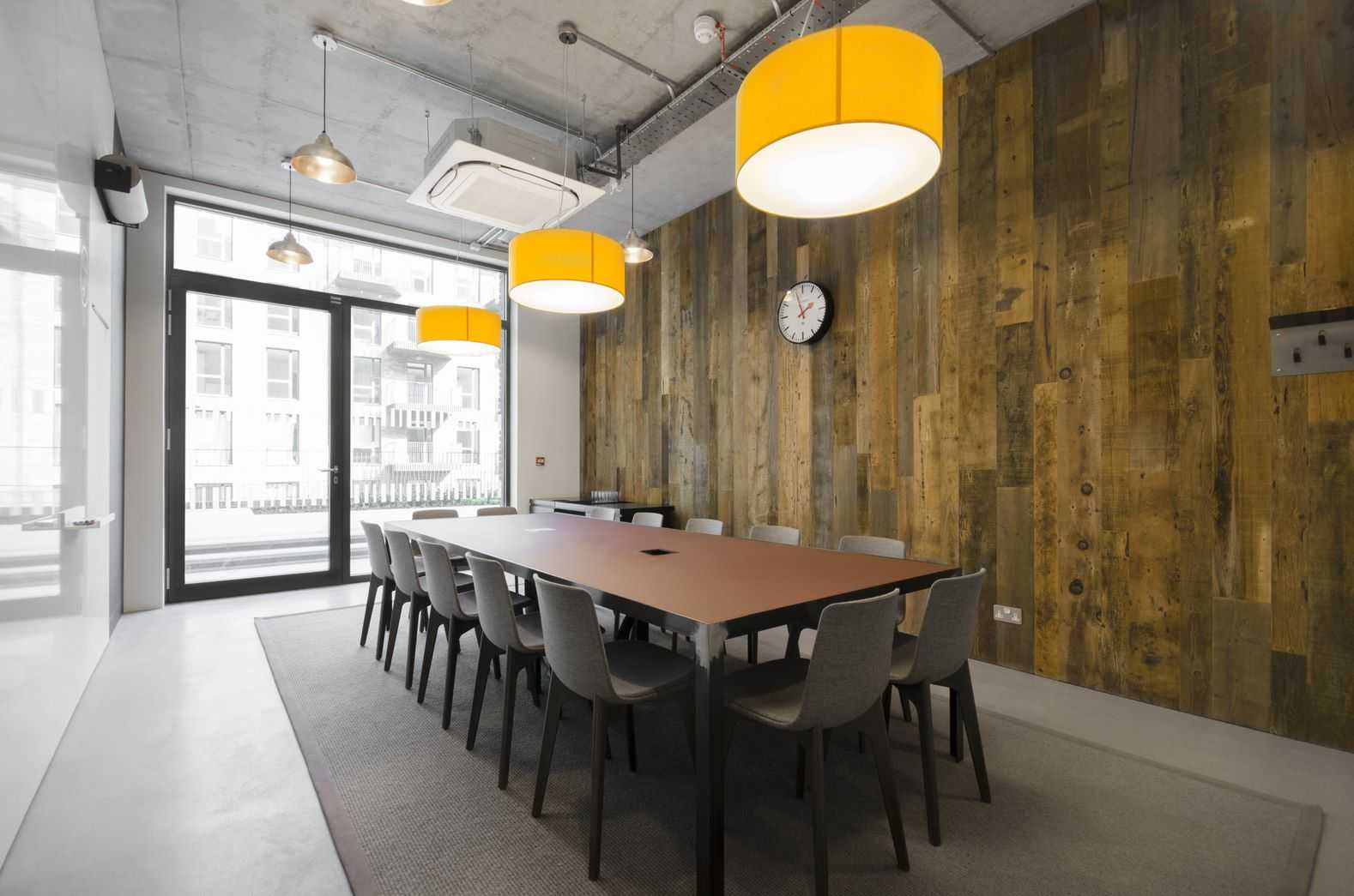 14-person meeting room