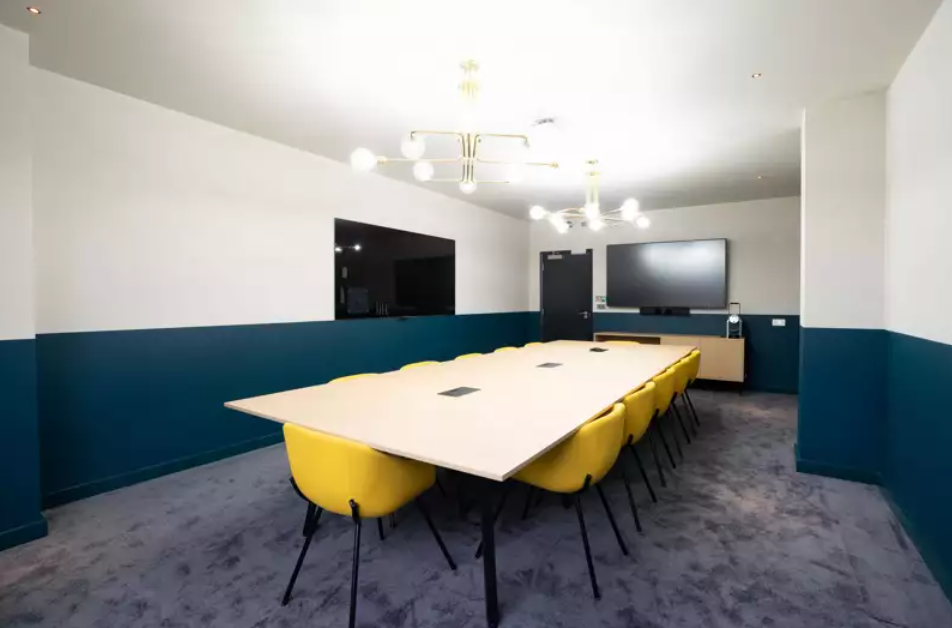 12-person meeting room