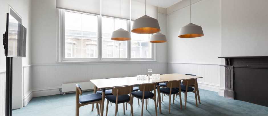 10 person meeting room