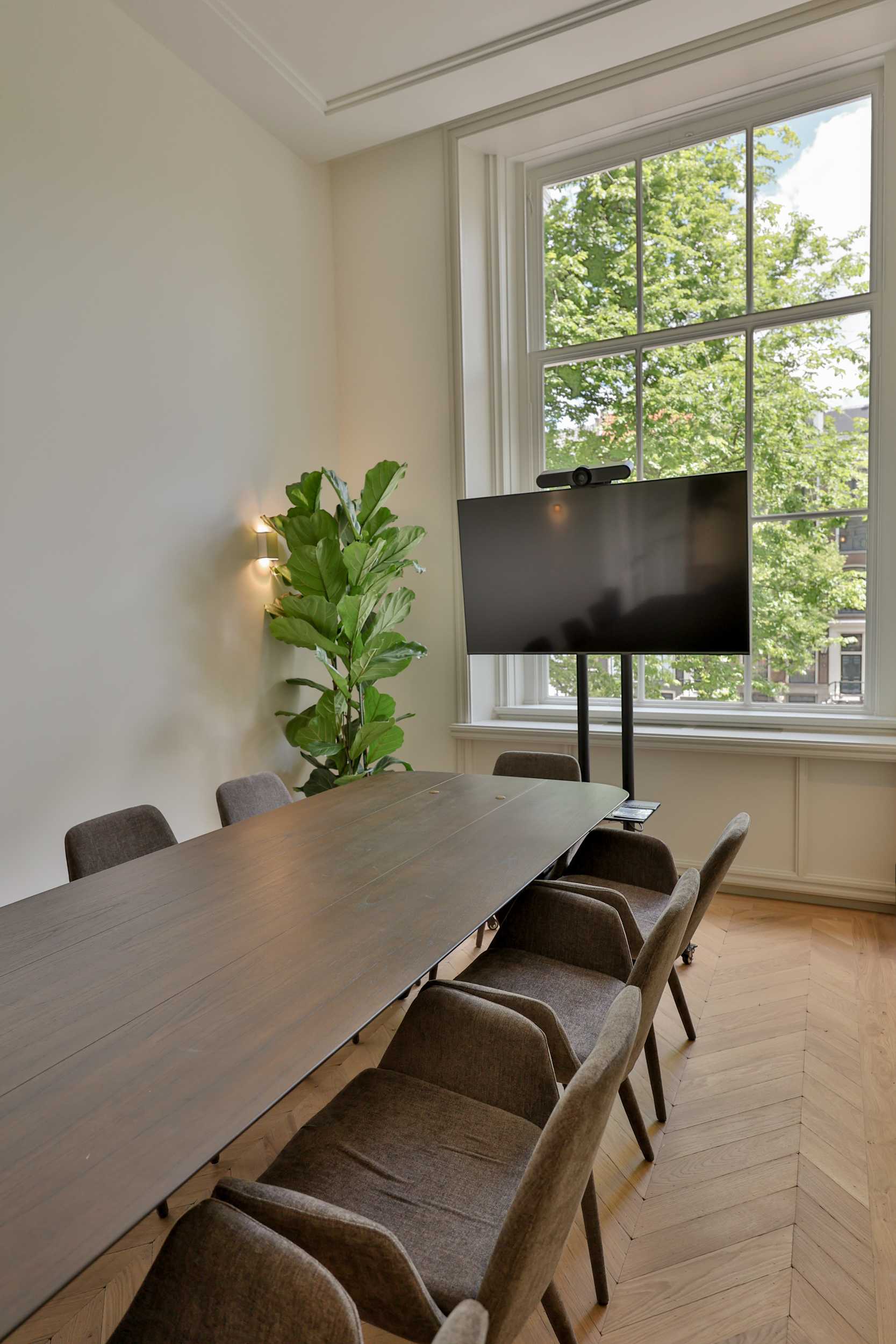10 person meeting room