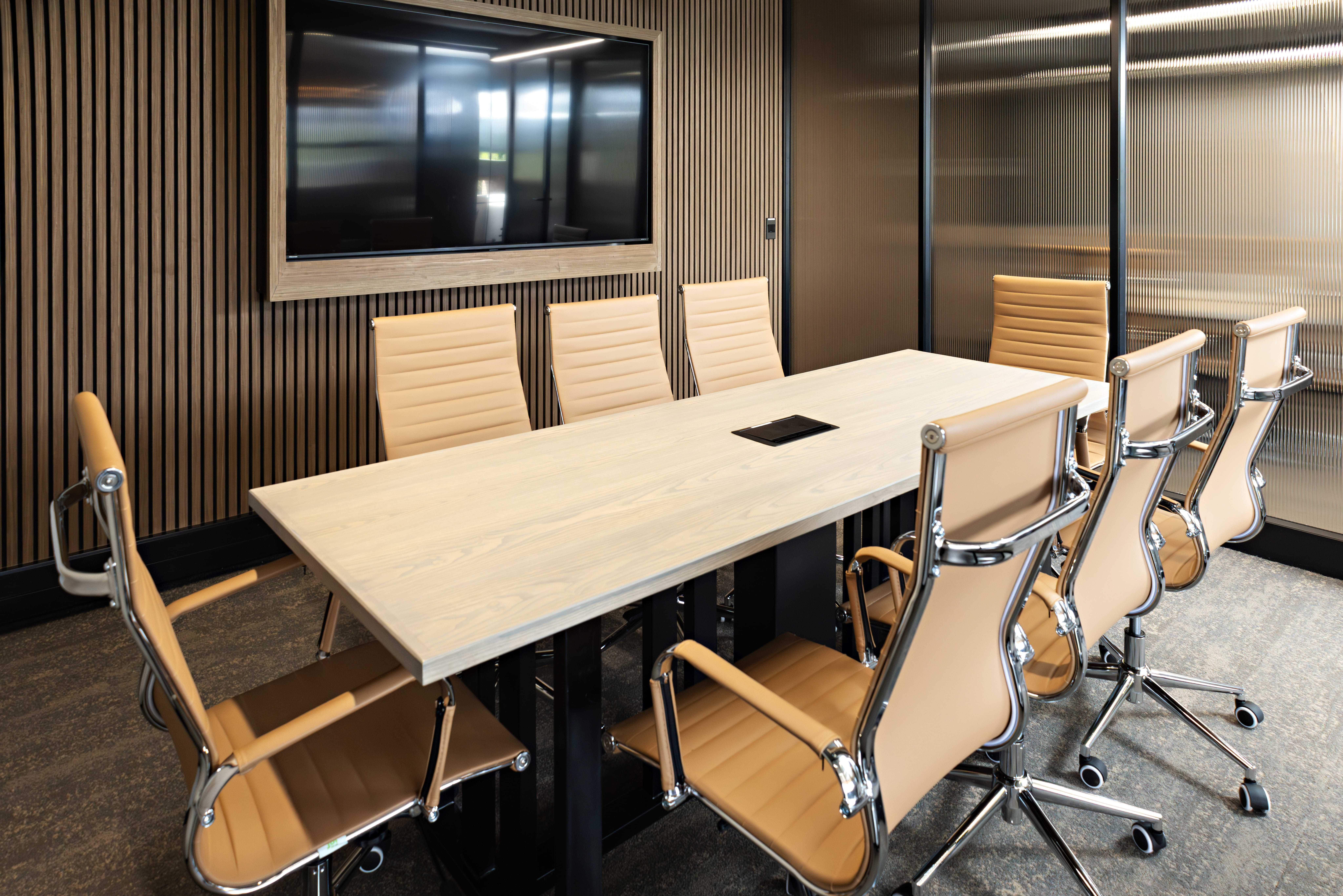 8 person meeting room