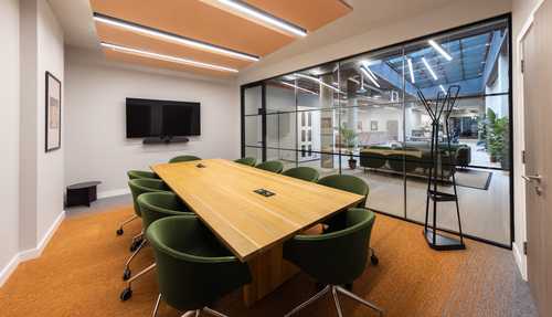 10 person meeting room