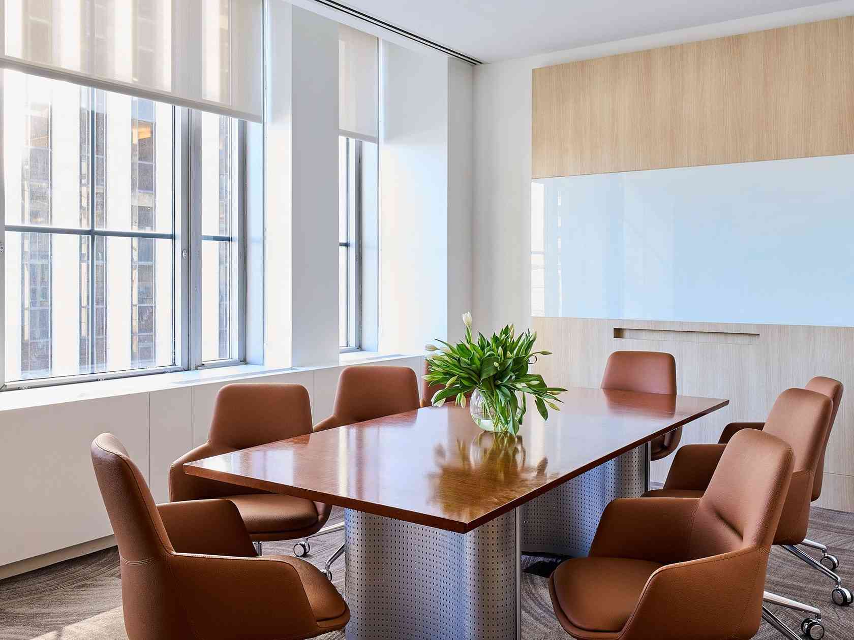 8 person meeting room