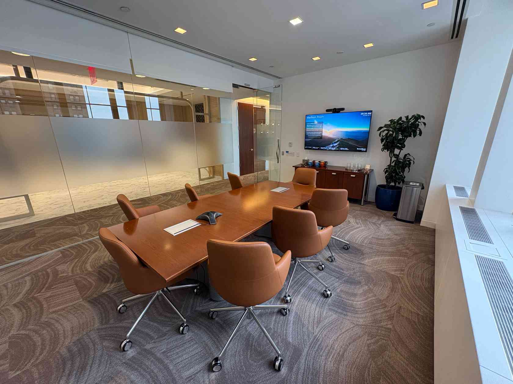 8 person meeting room