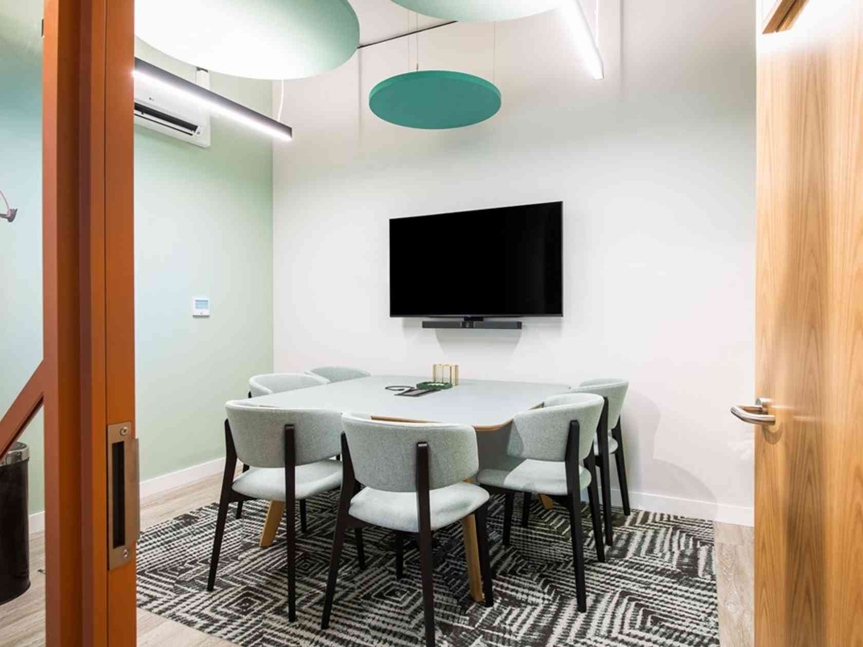 6 person meeting room