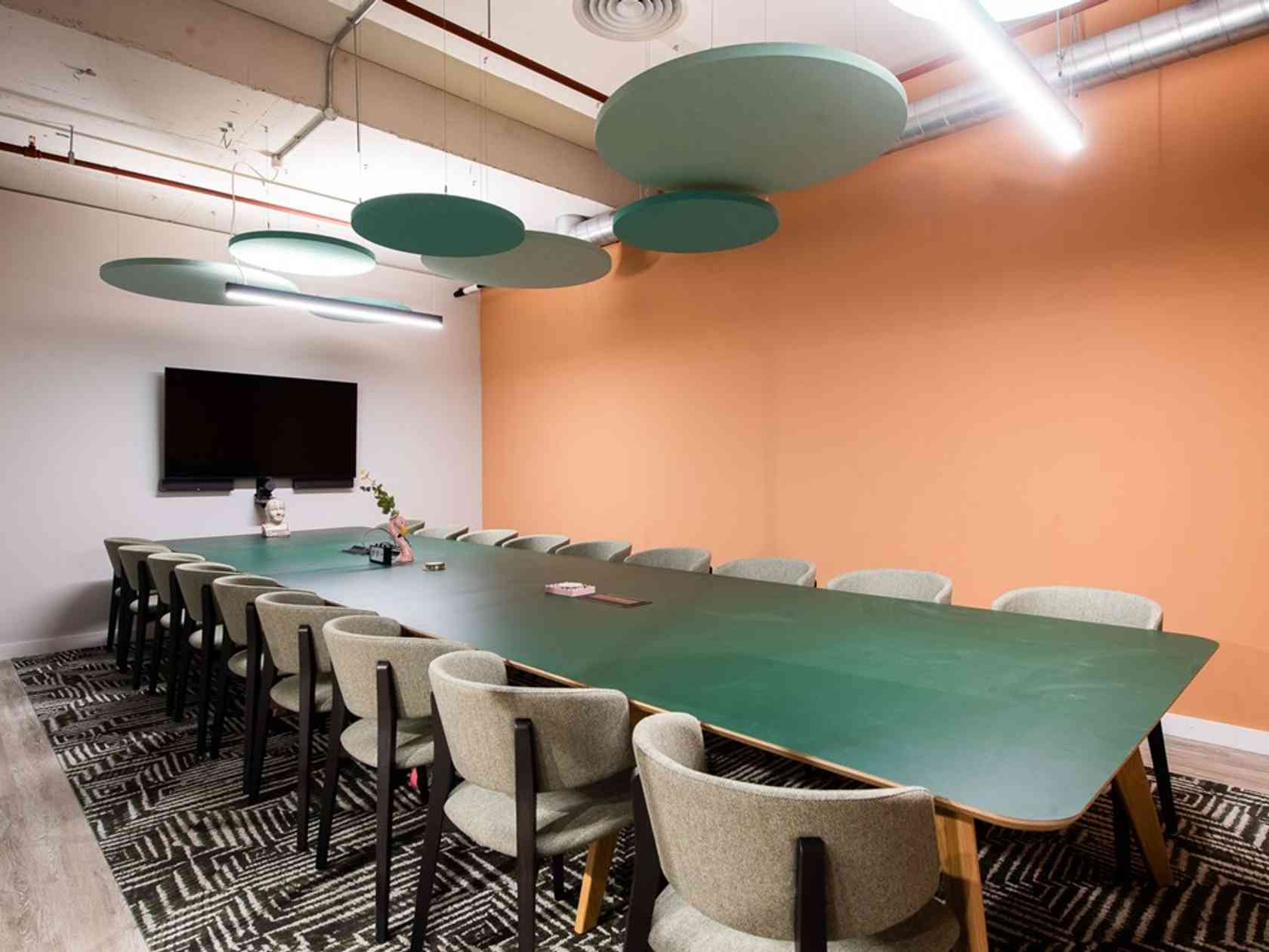 18 person meeting room