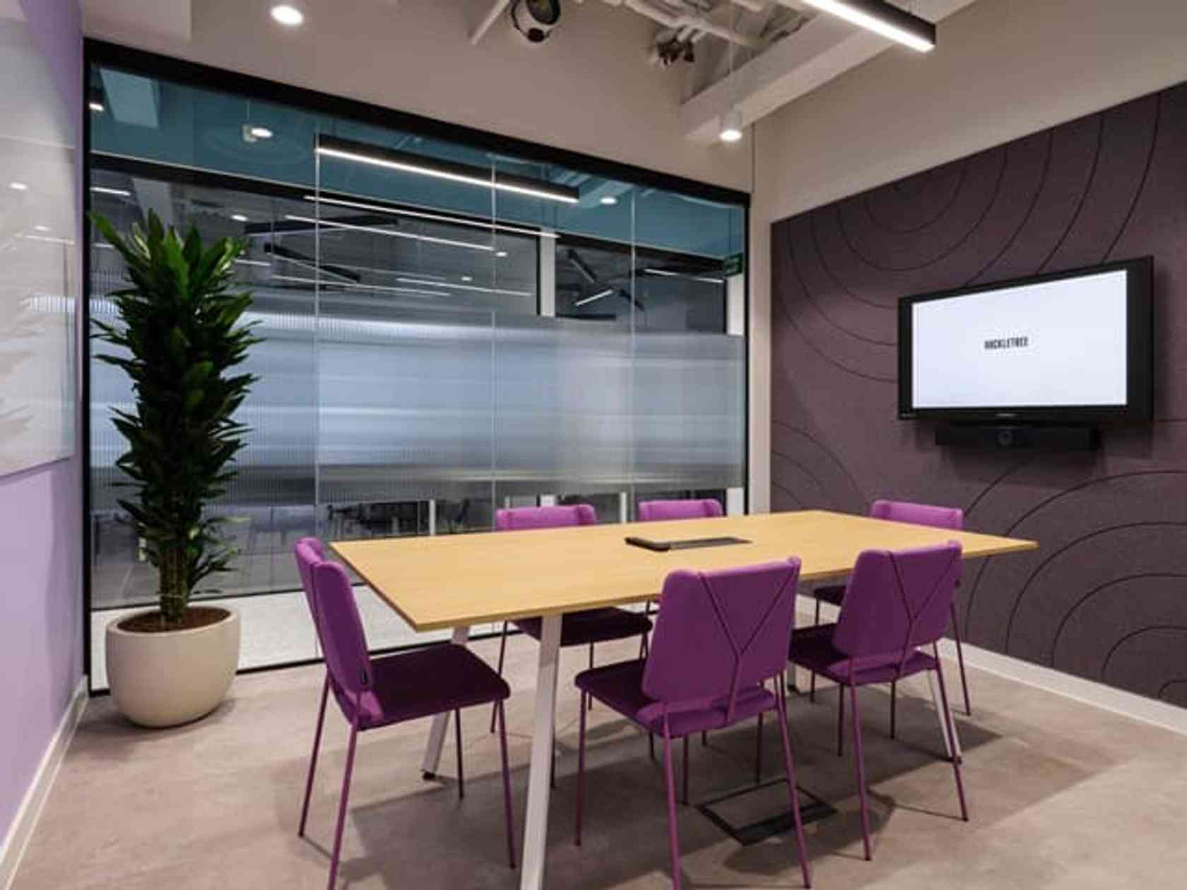 6 person meeting room
