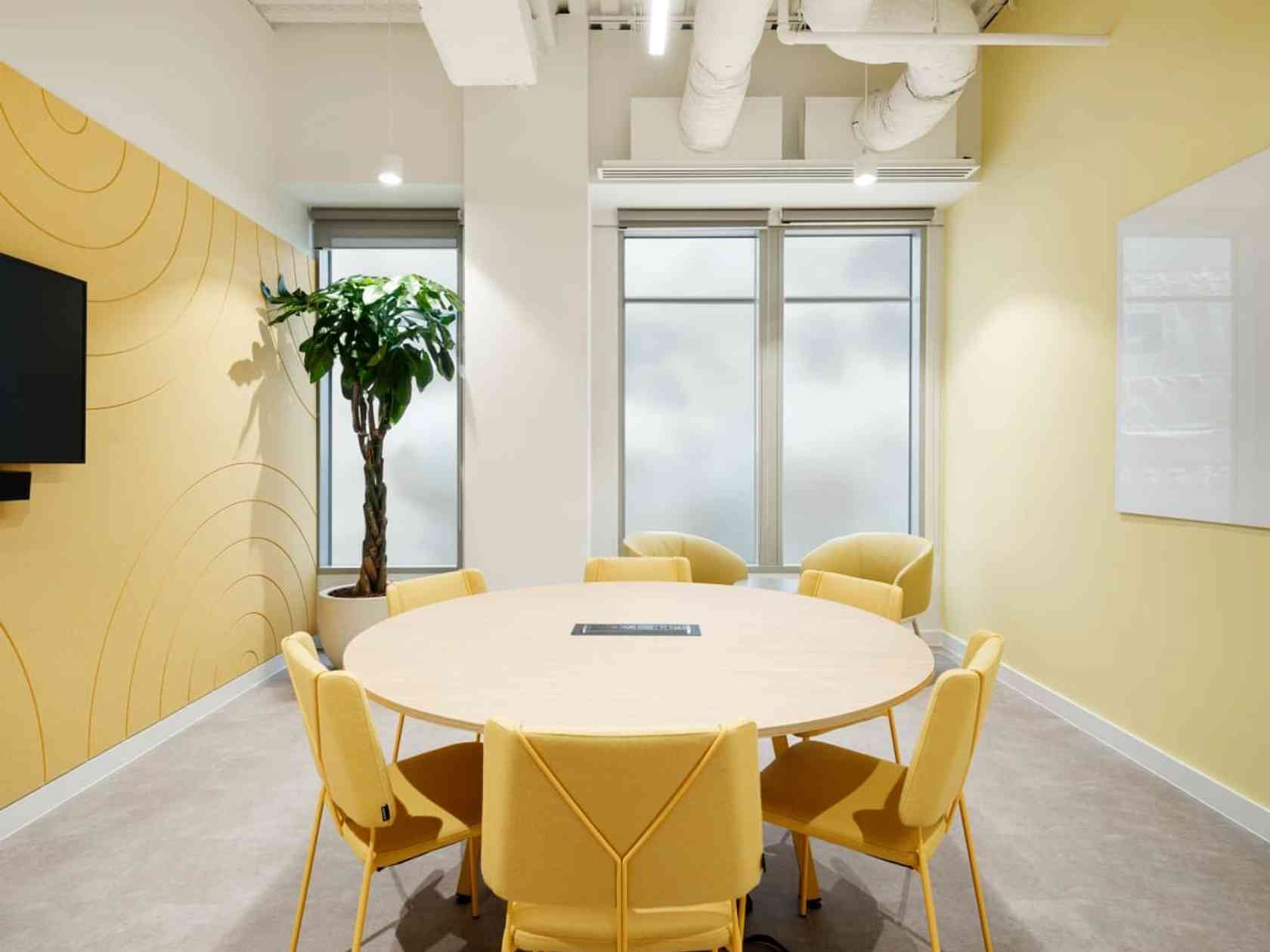 6 person meeting room