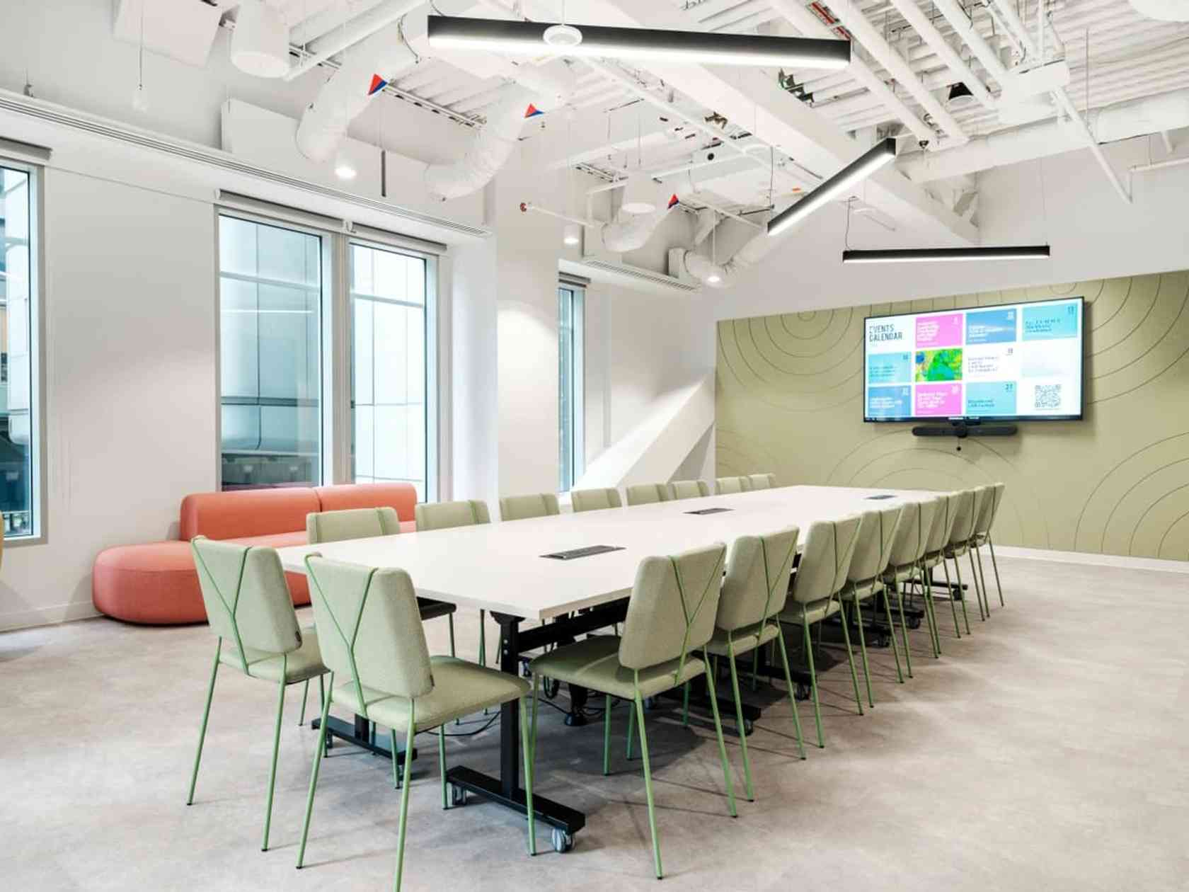 22 person meeting room