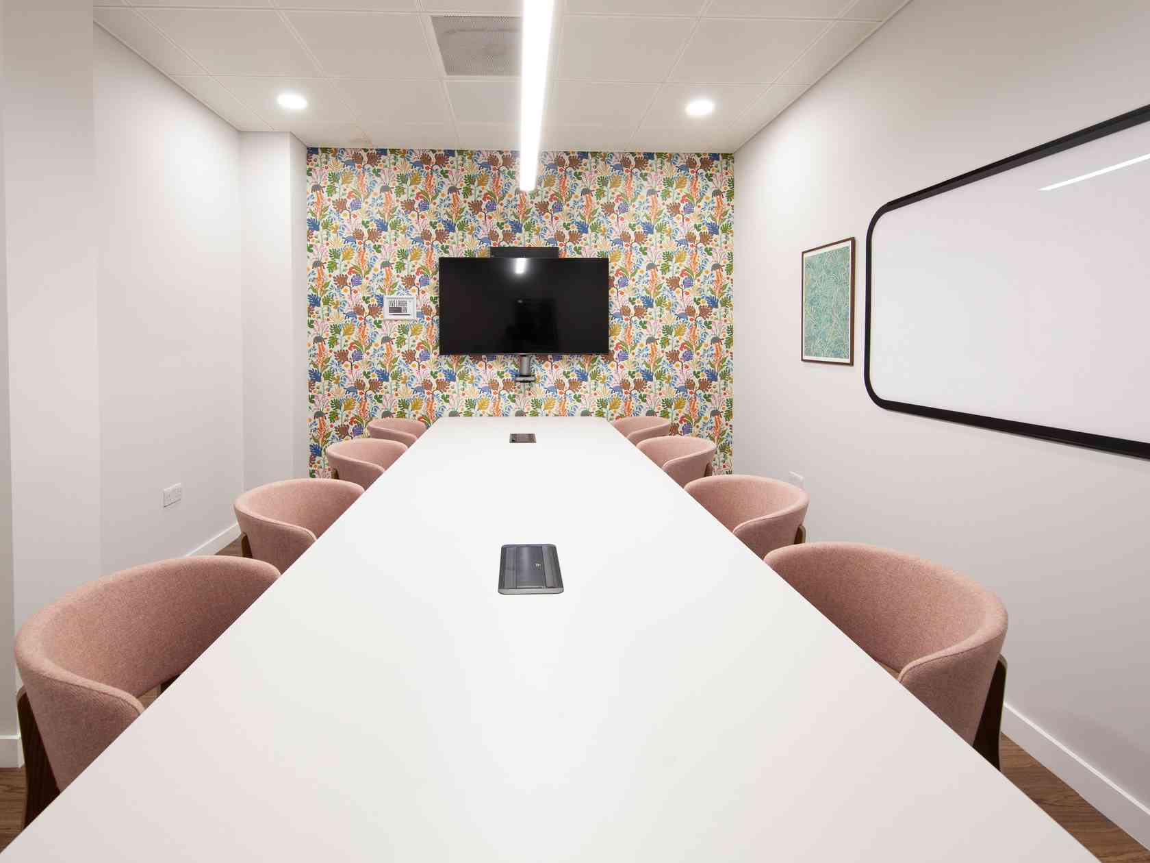 8 person meeting room
