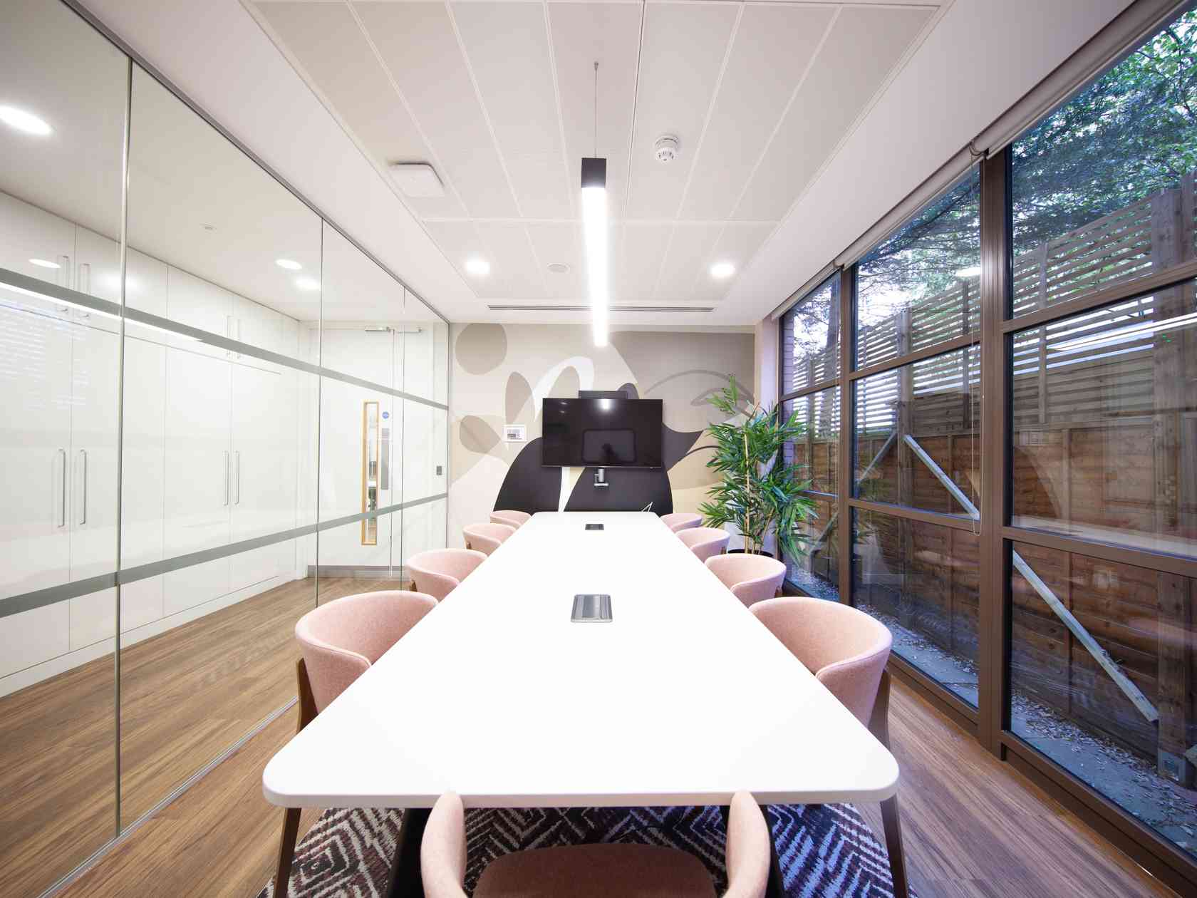 9 person meeting room
