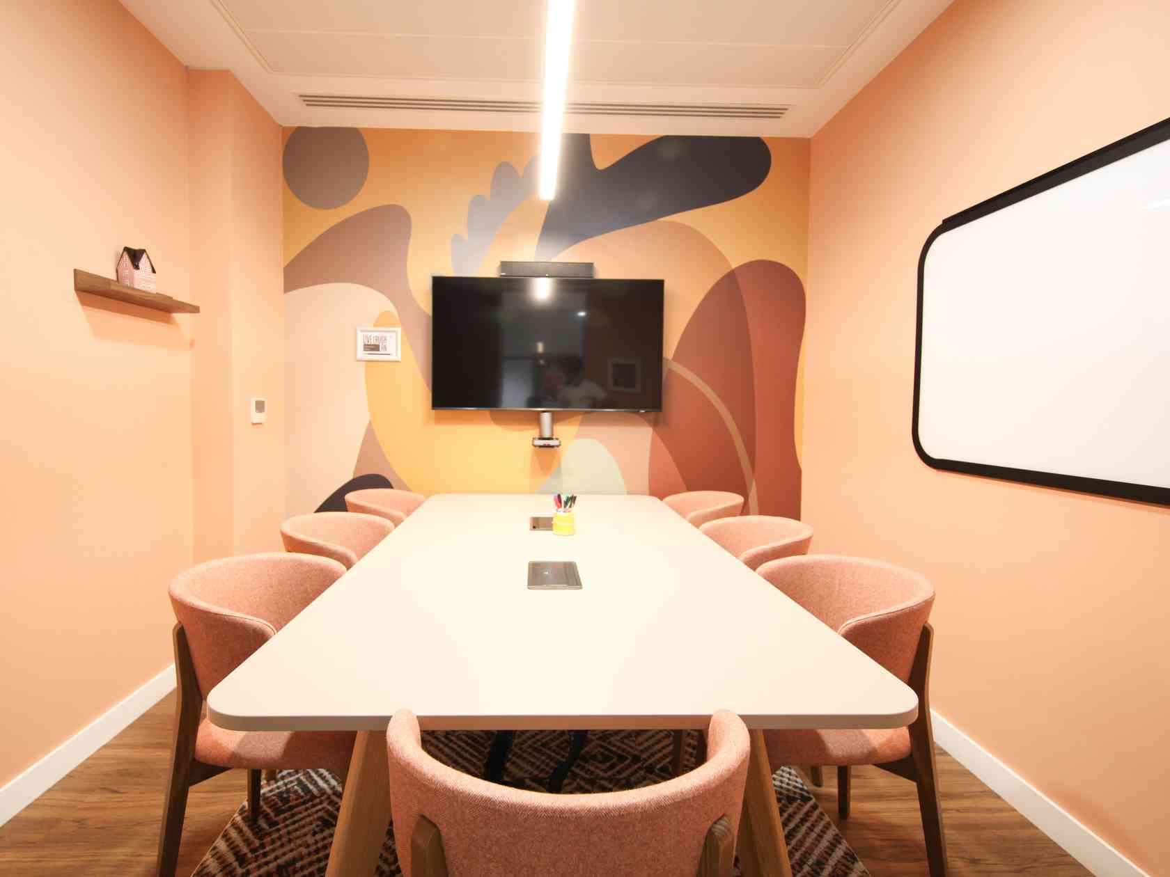 7 person meeting room