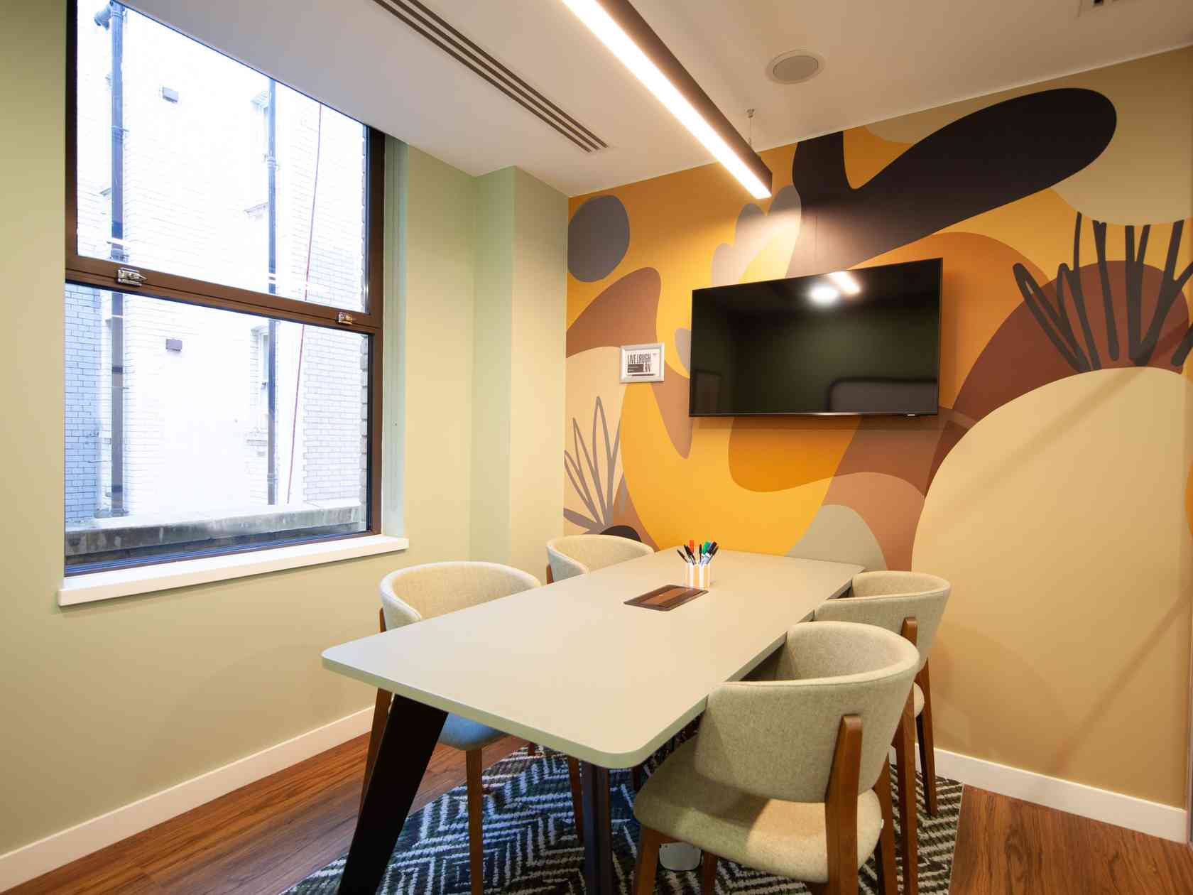 4 person meeting room