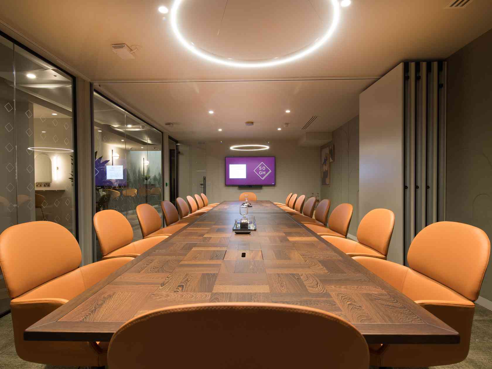 10 person meeting room
