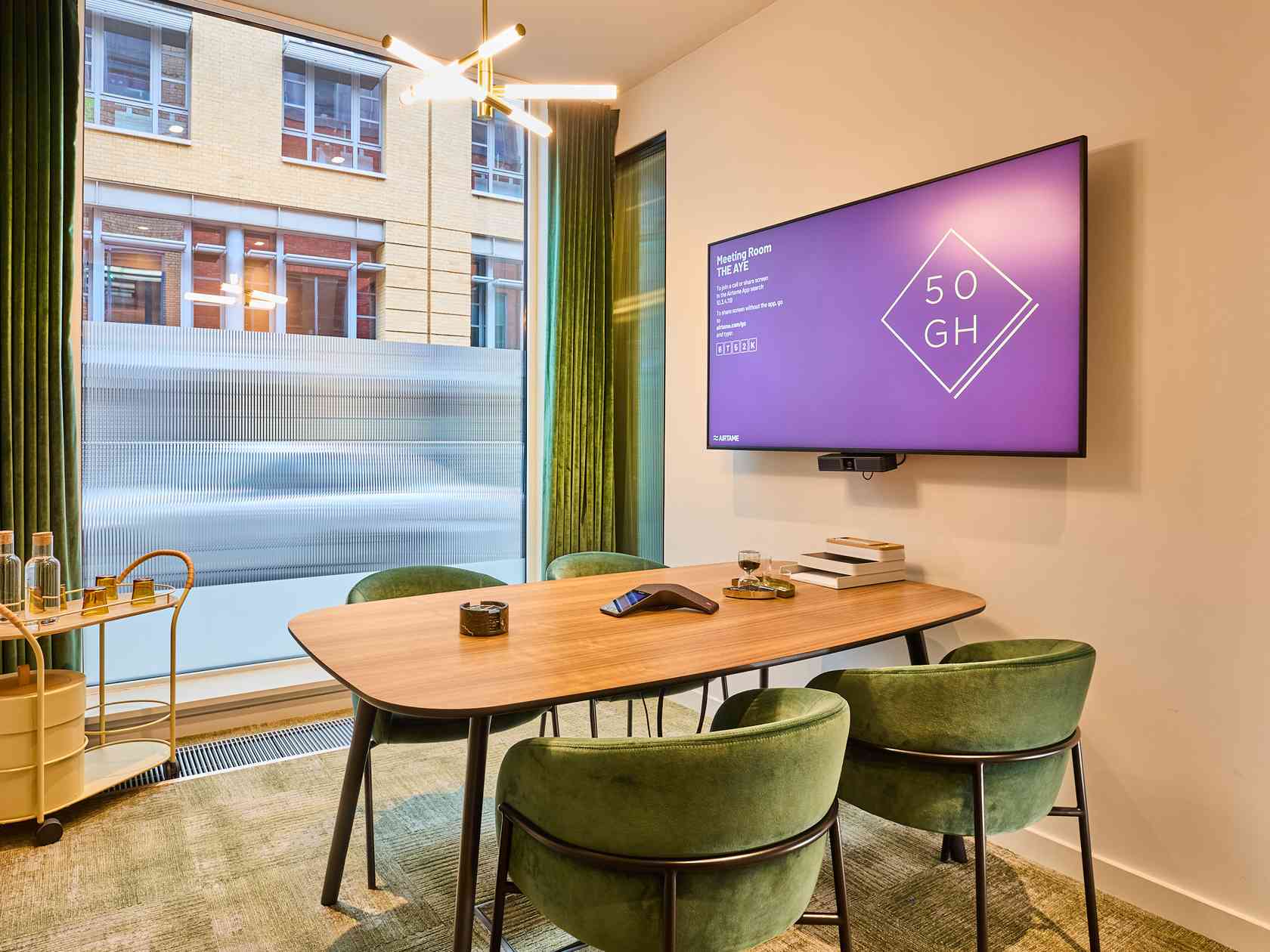 4 person meeting room