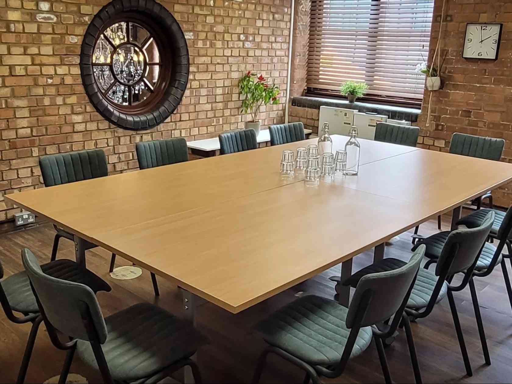 12 person meeting room