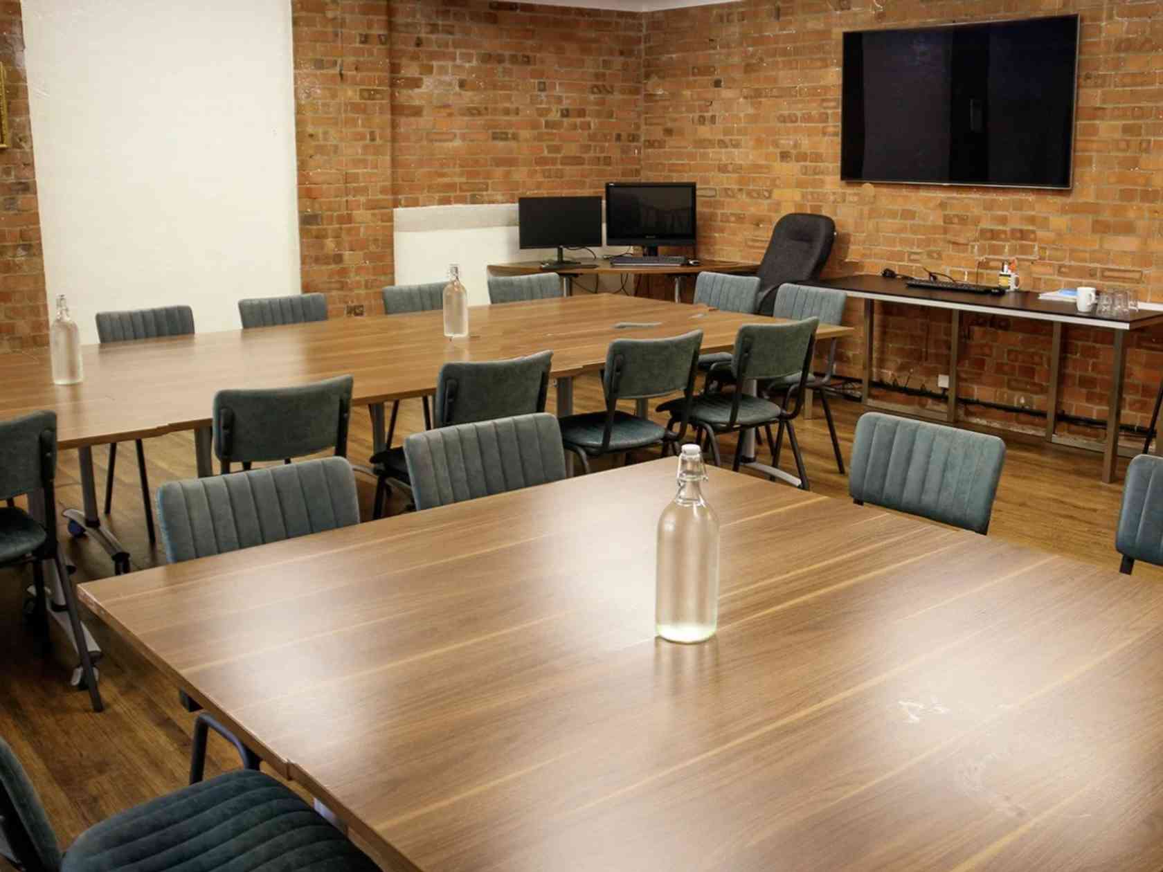 25 person meeting room
