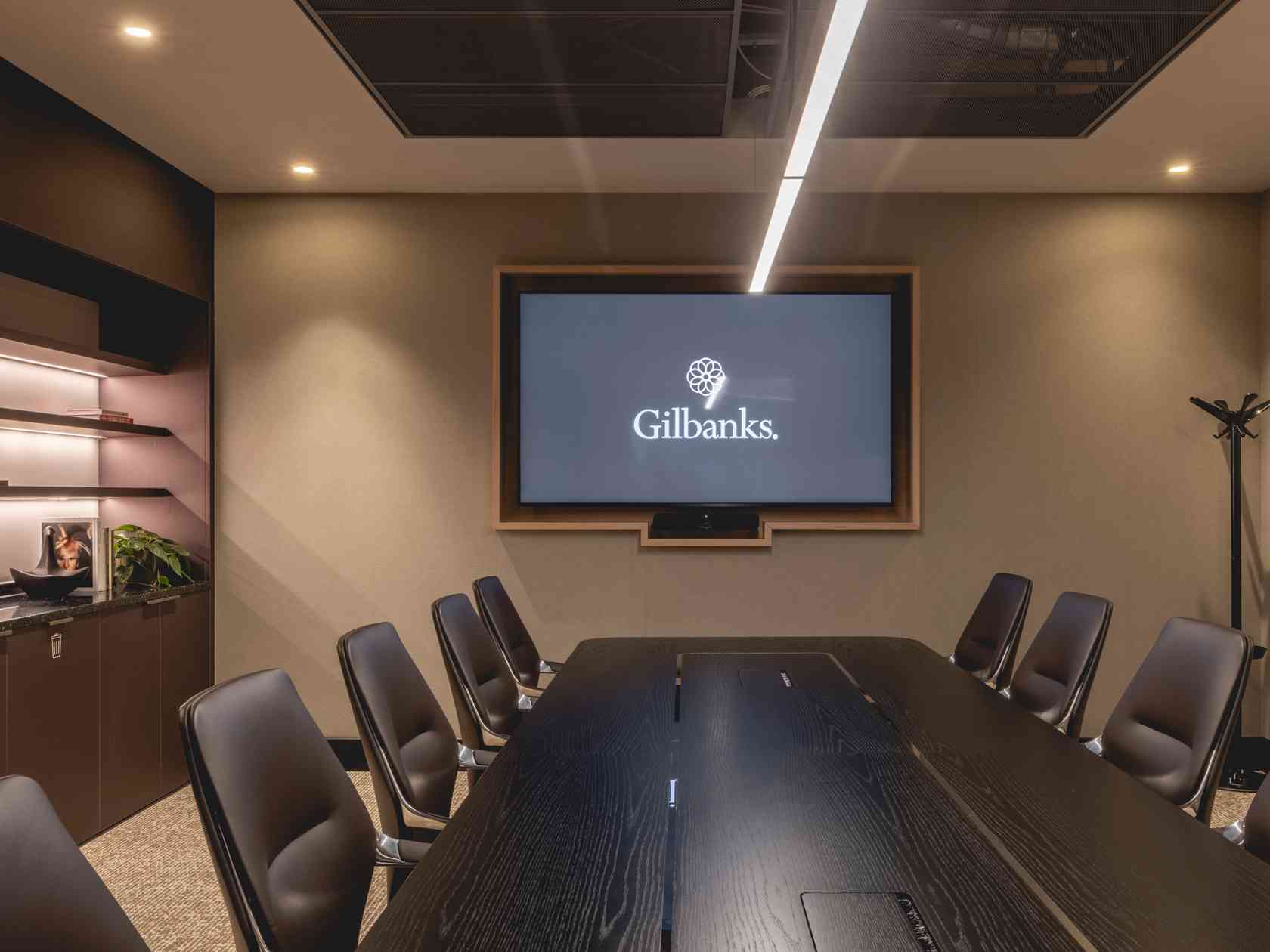 10 person meeting room