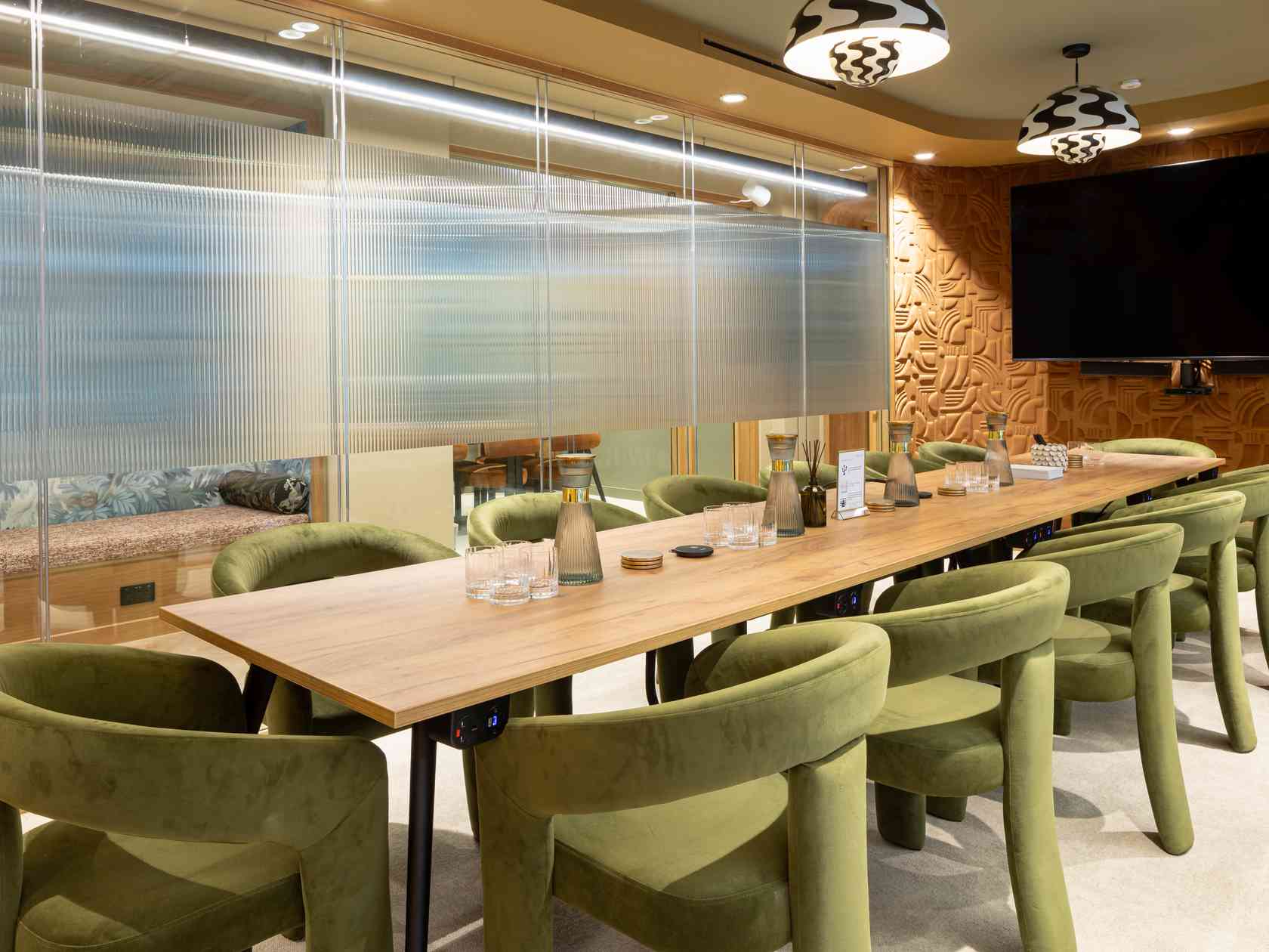 14 person meeting room