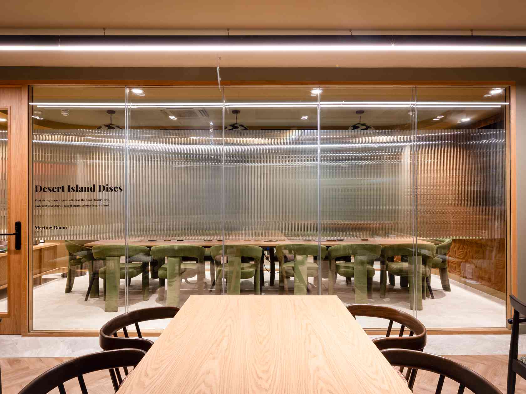 14 person meeting room