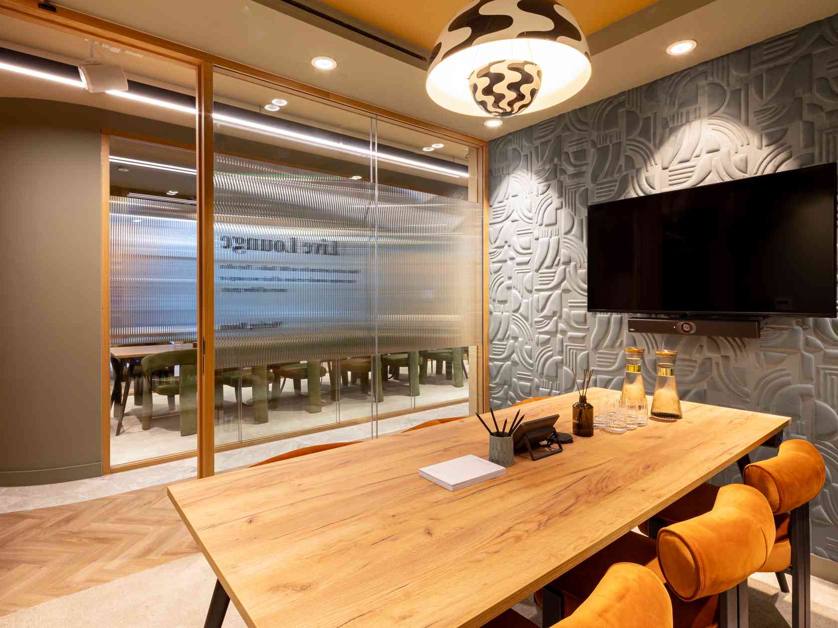 6 person meeting room