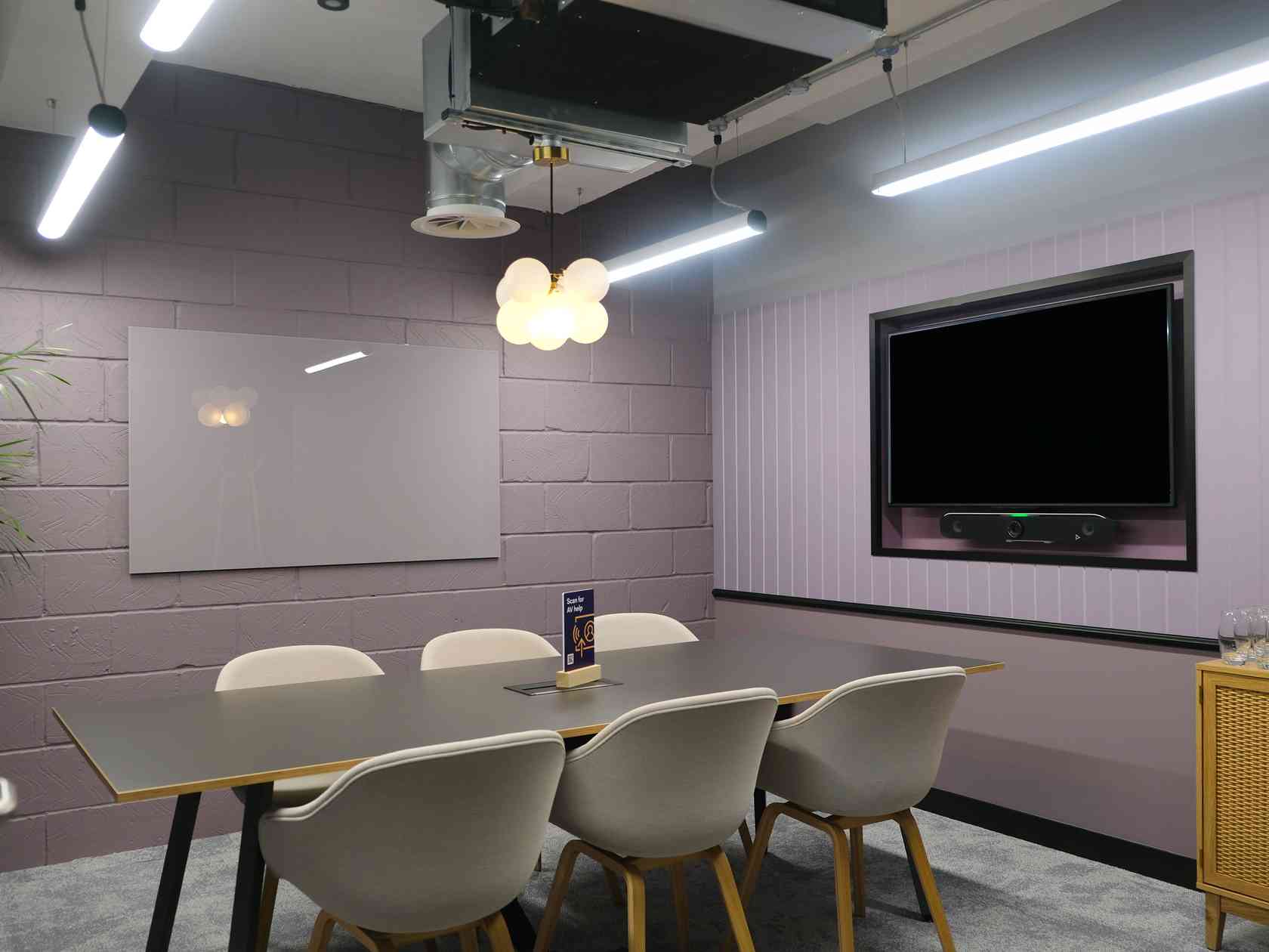 6 person meeting room