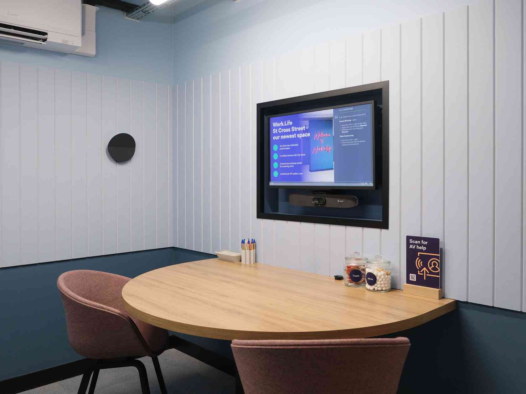 2 person meeting room