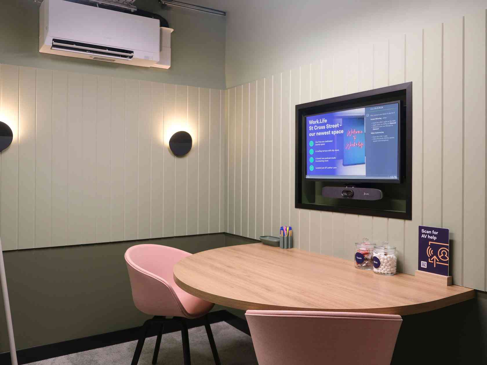 2 person meeting room