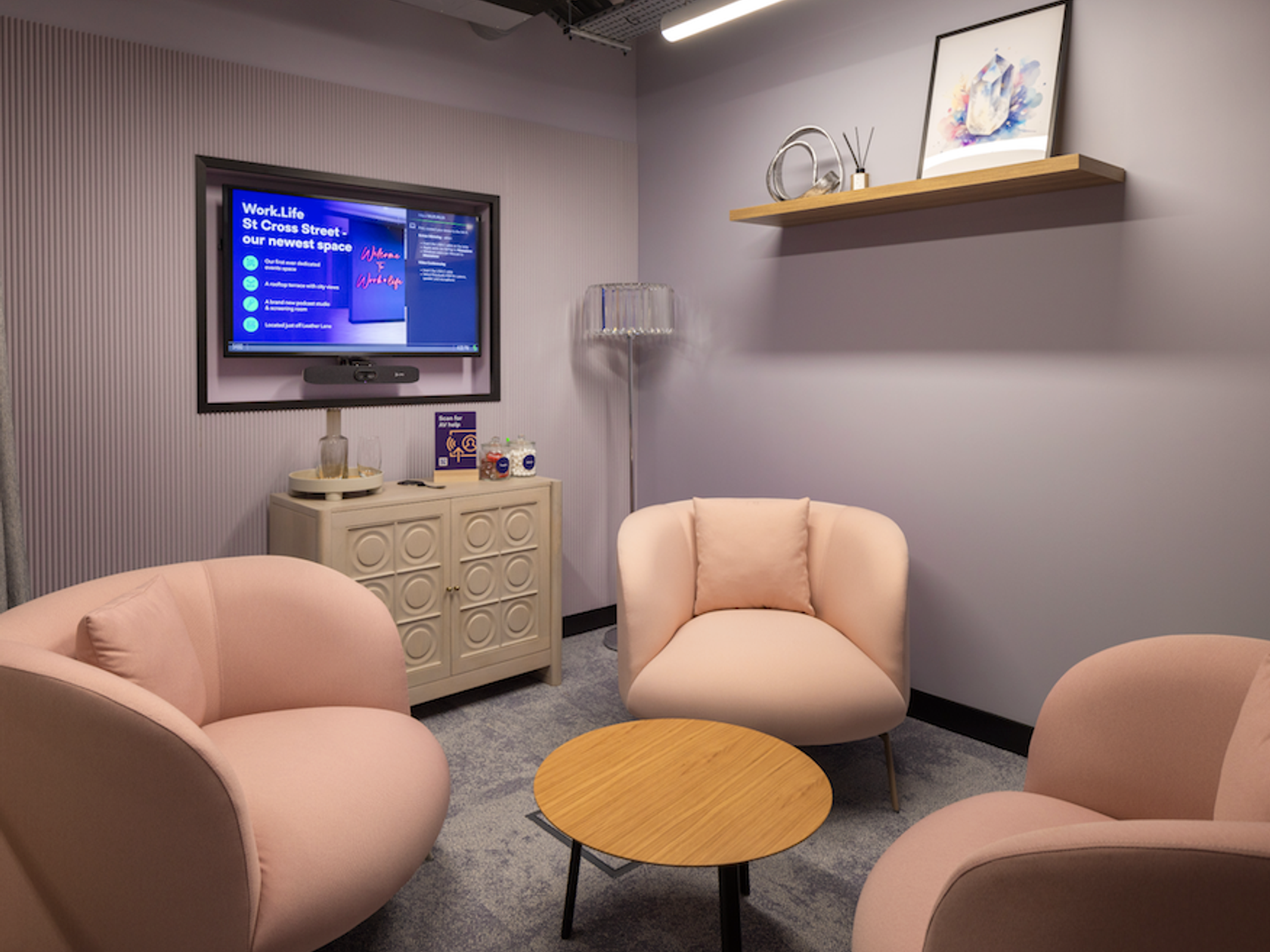 3 person meeting room