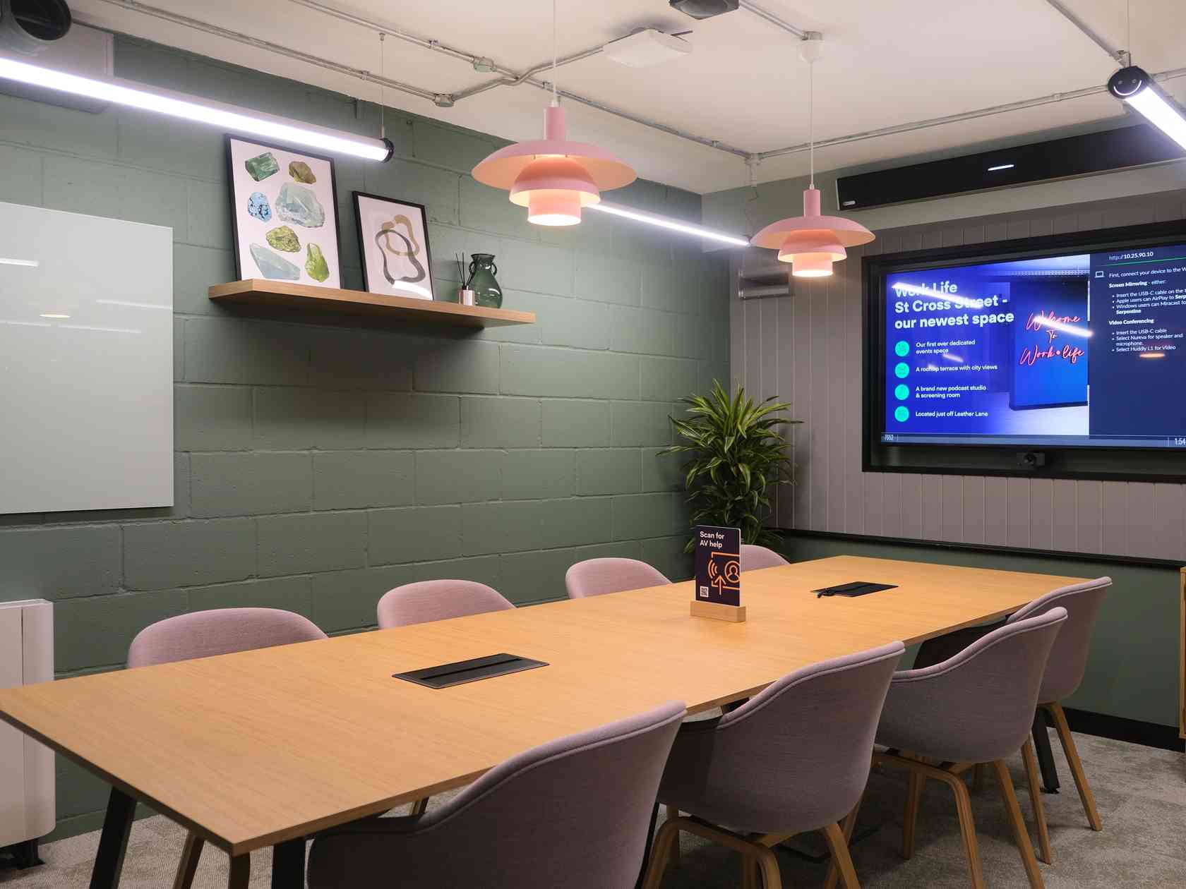 8 person meeting room