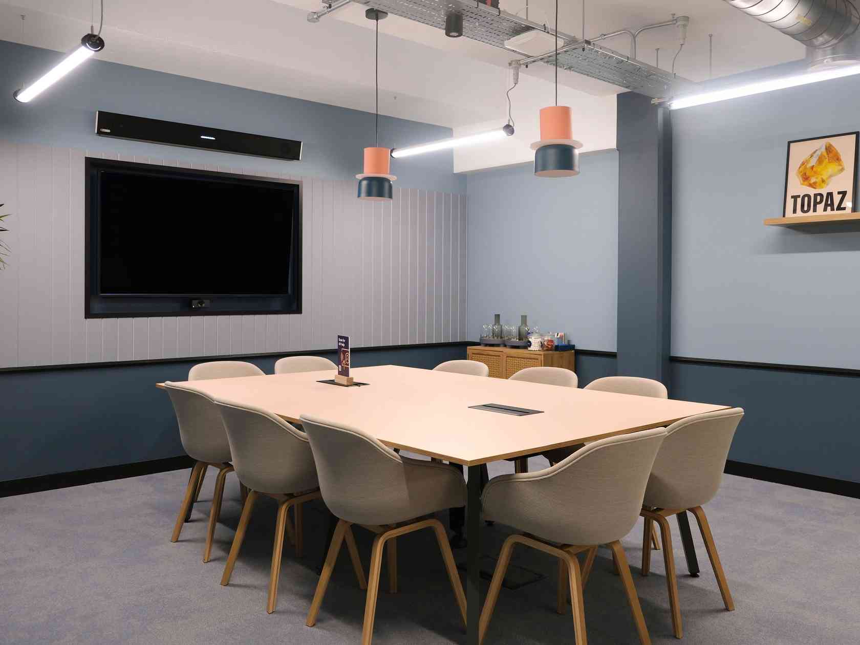 10 person meeting room