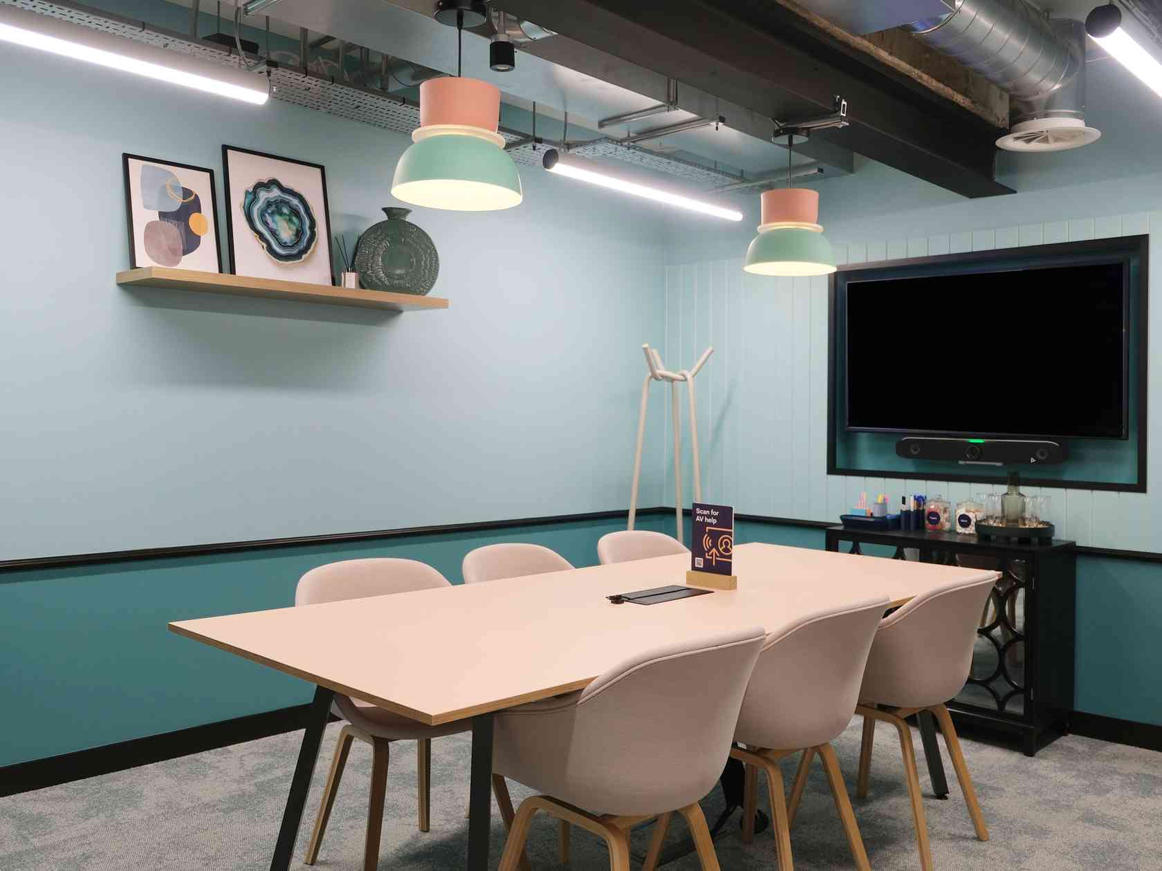 6 person meeting room