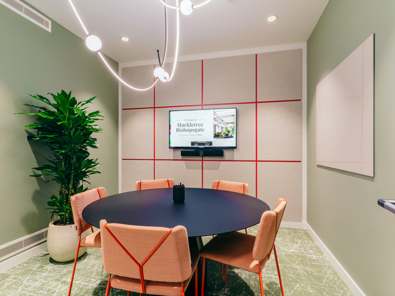 5 person meeting room