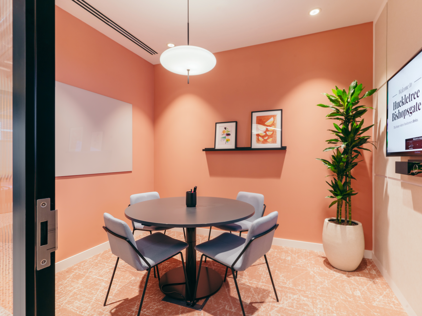 4 person meeting room