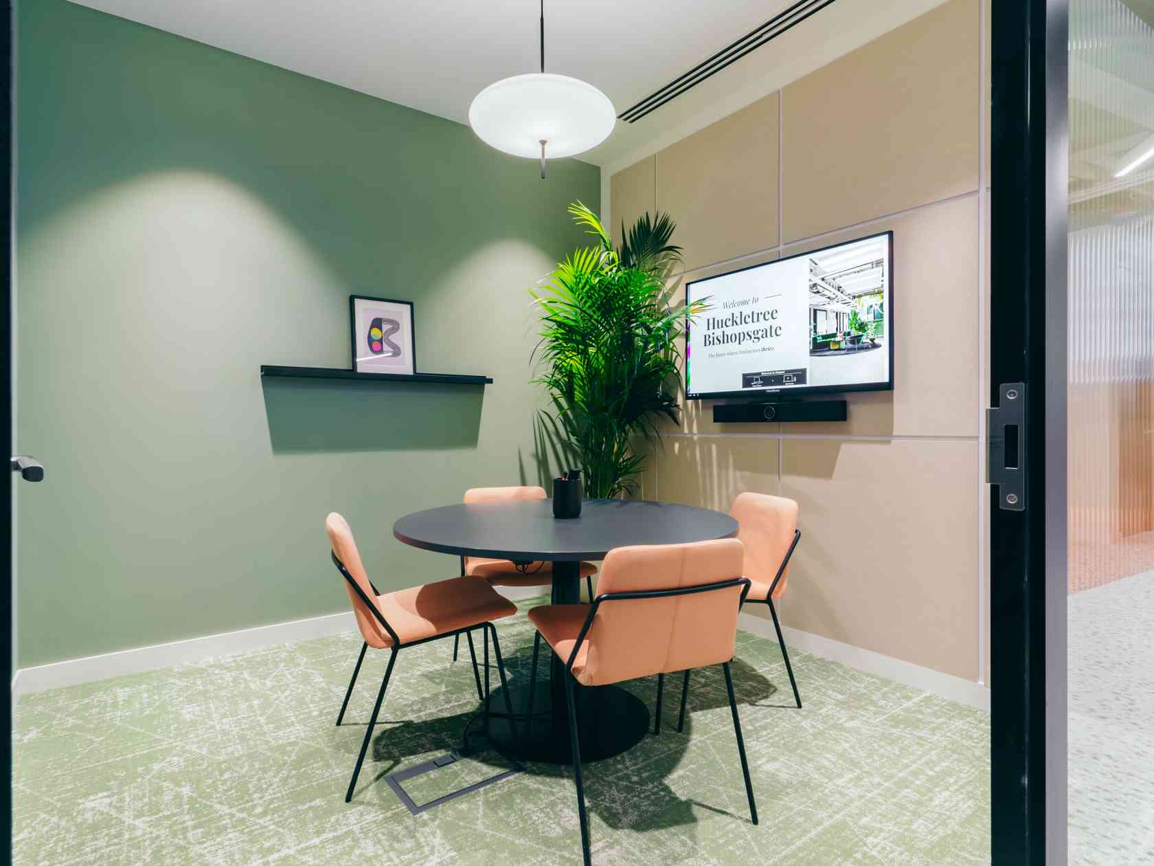 4 person meeting room