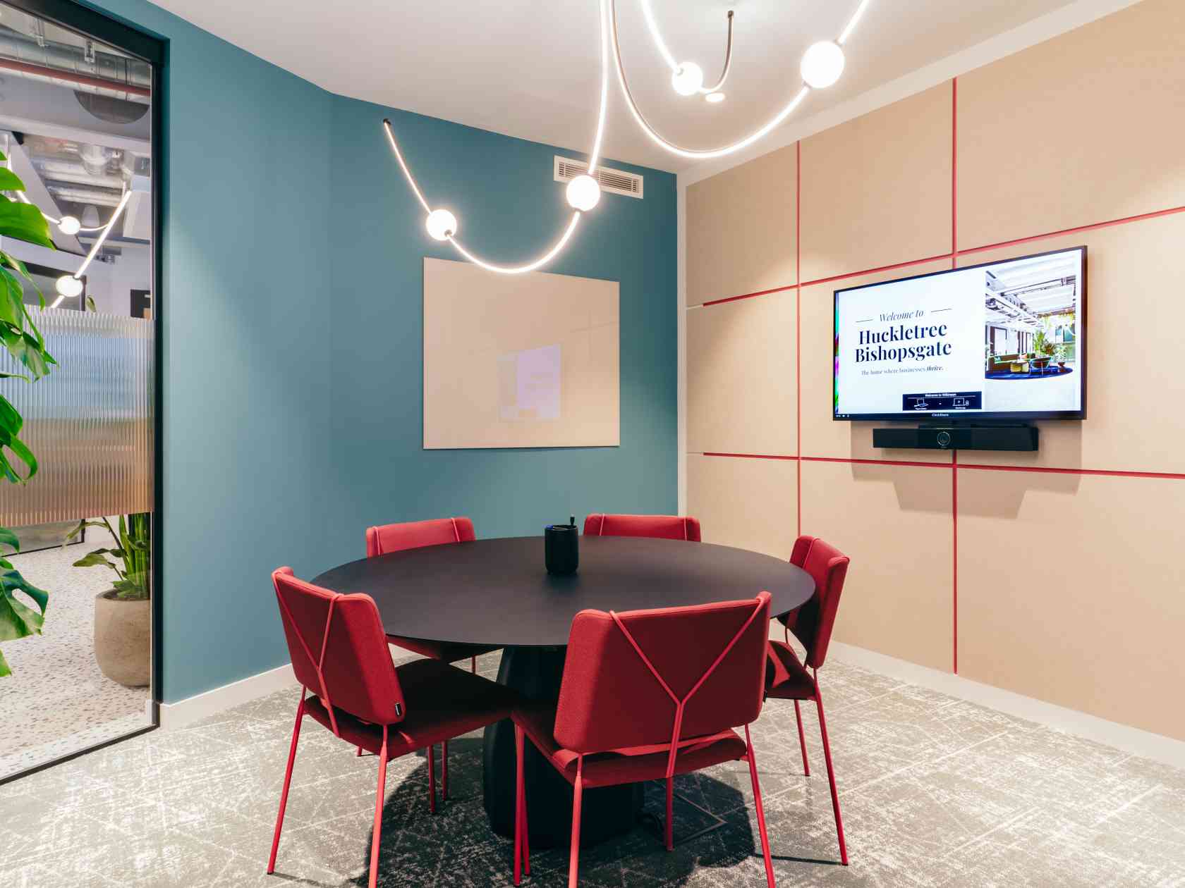 5 person meeting room