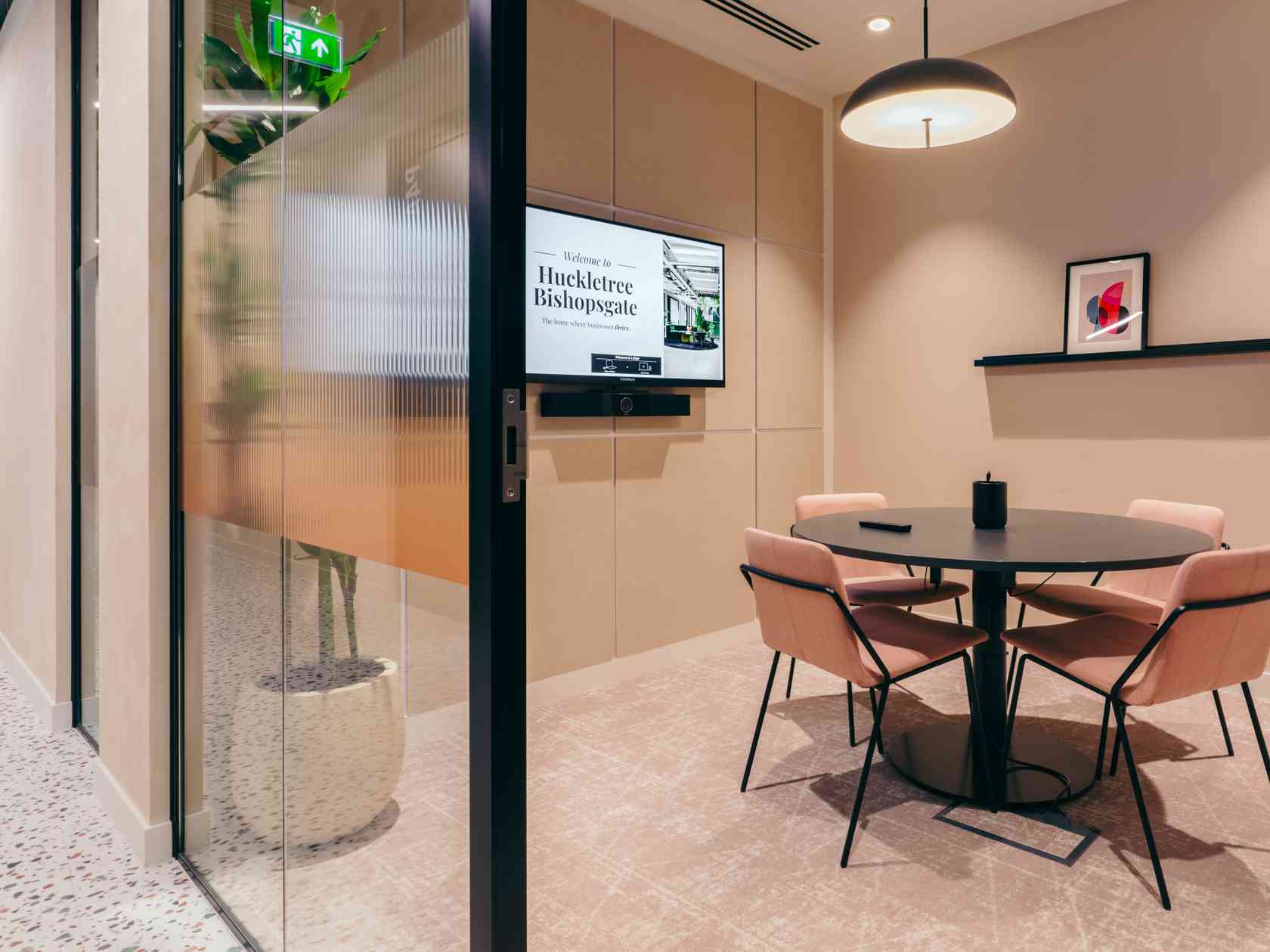 4 person meeting room