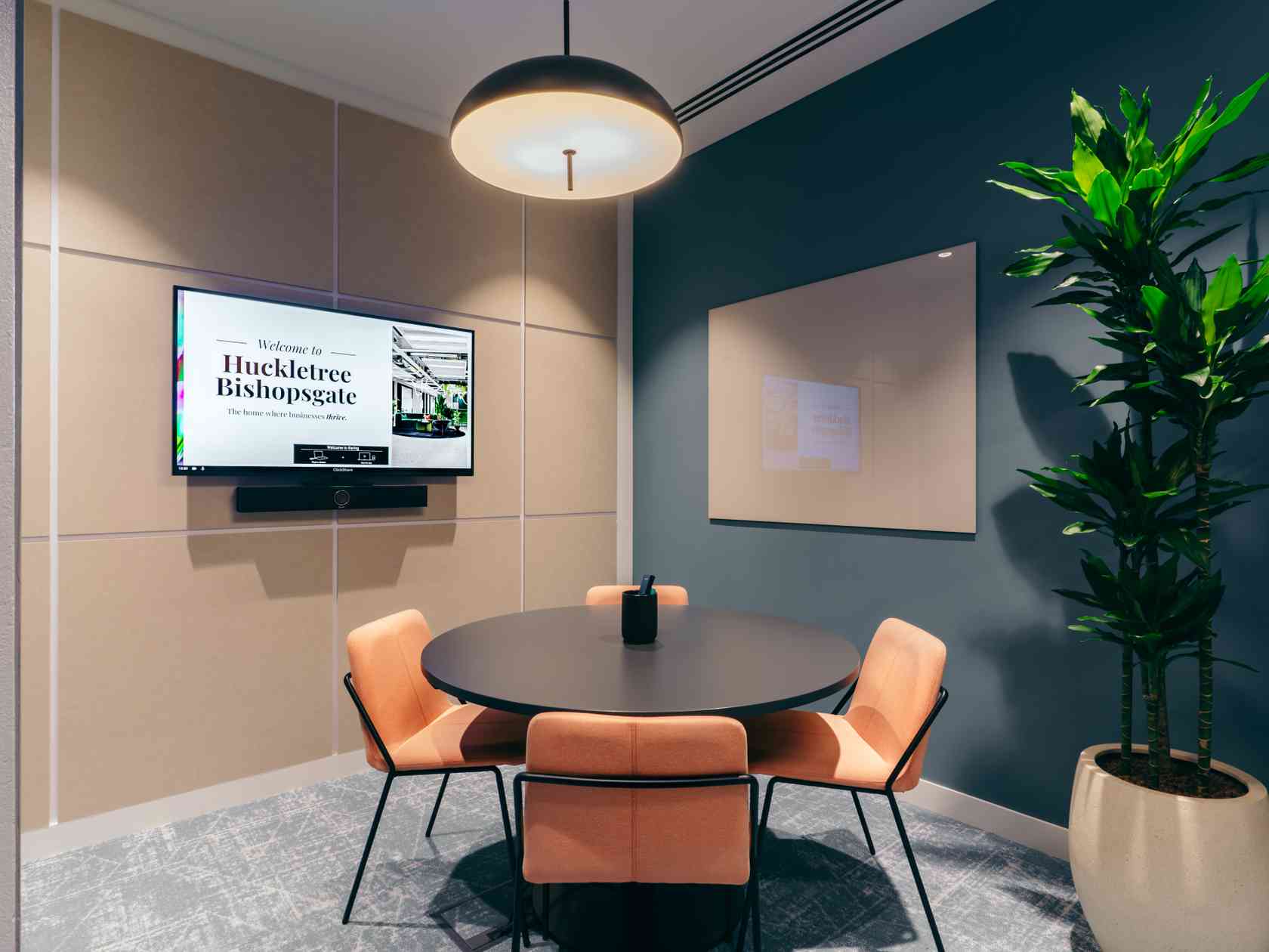 4 person meeting room