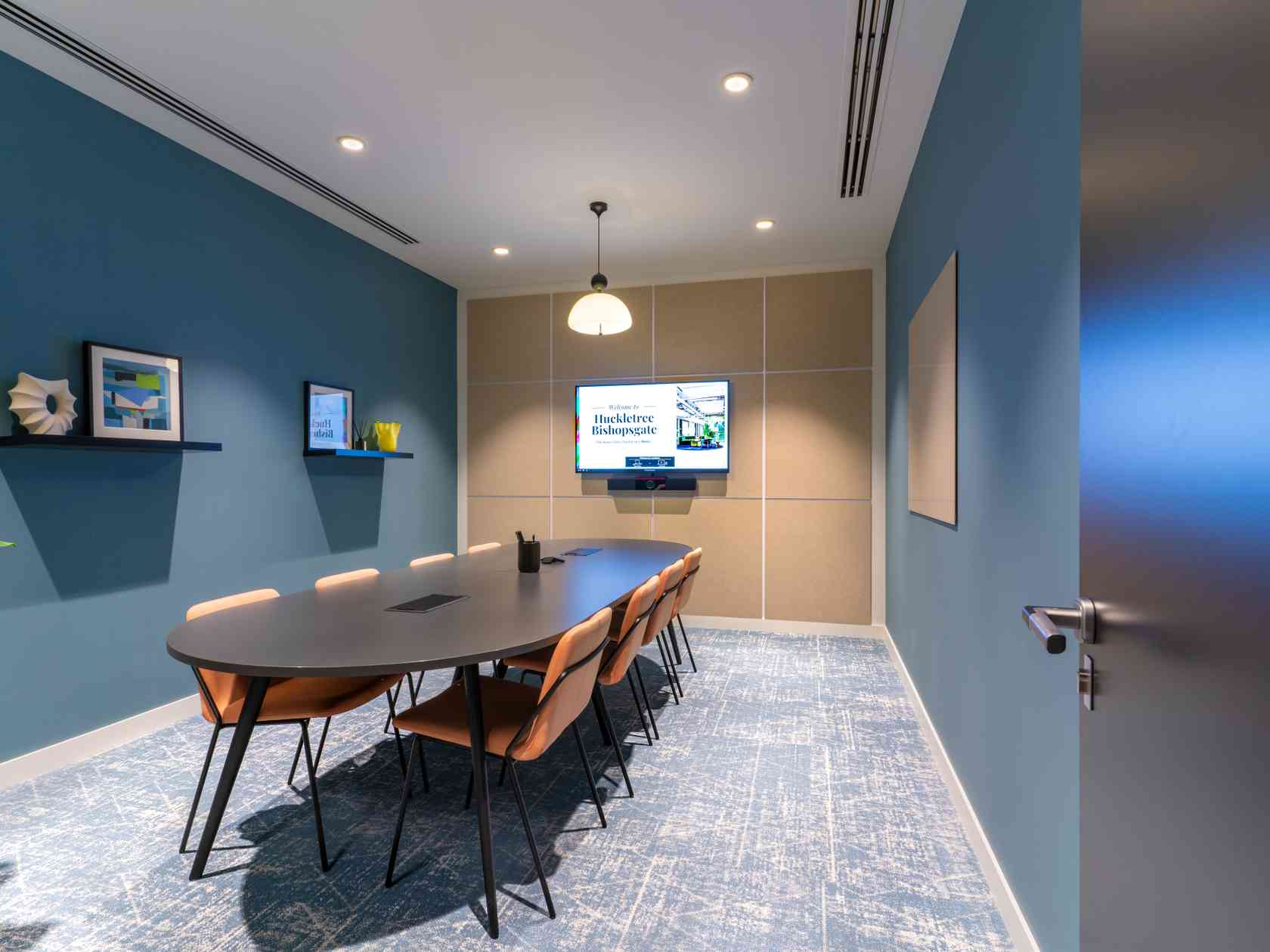 8 person meeting room