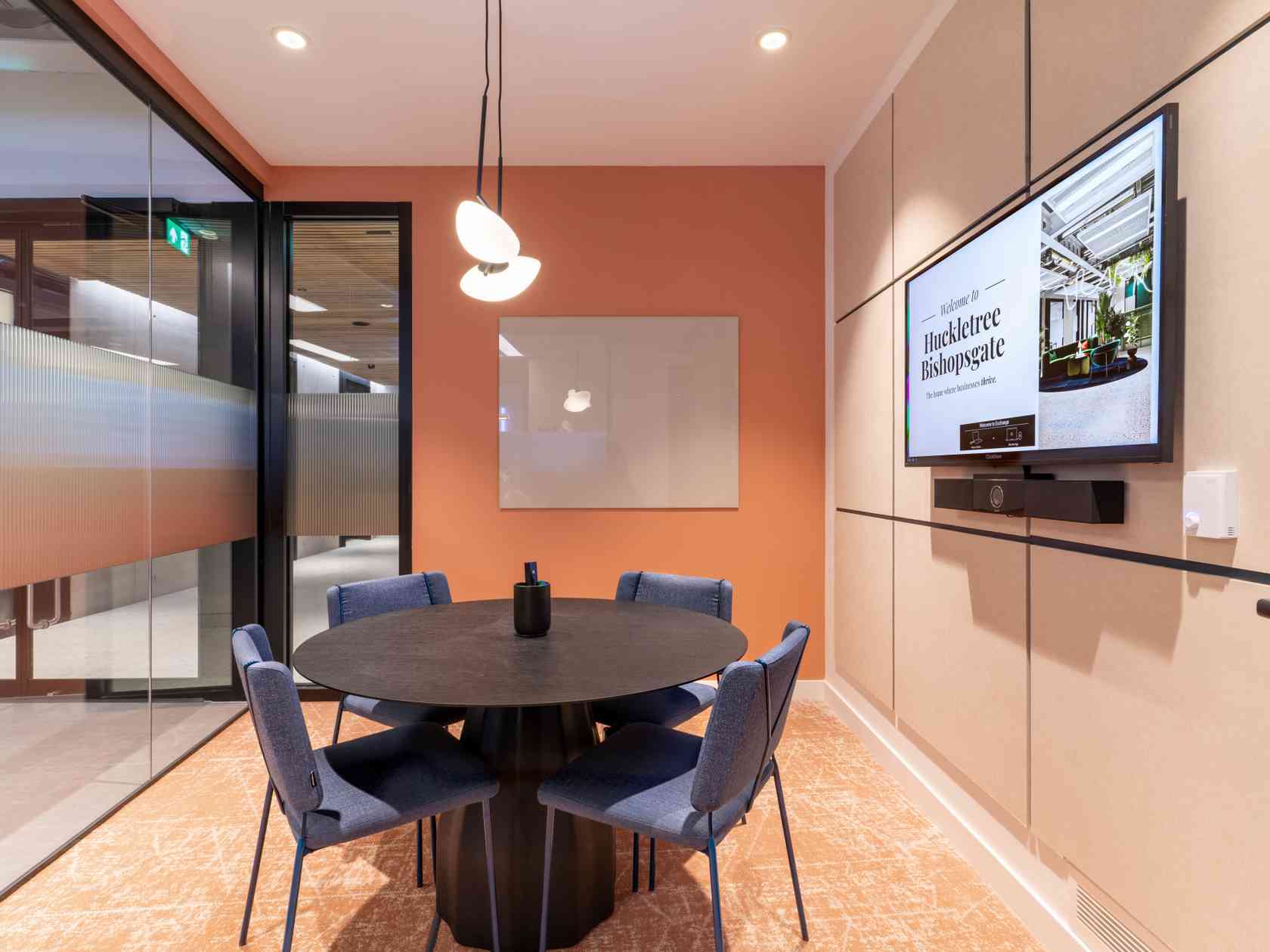 4 person meeting room