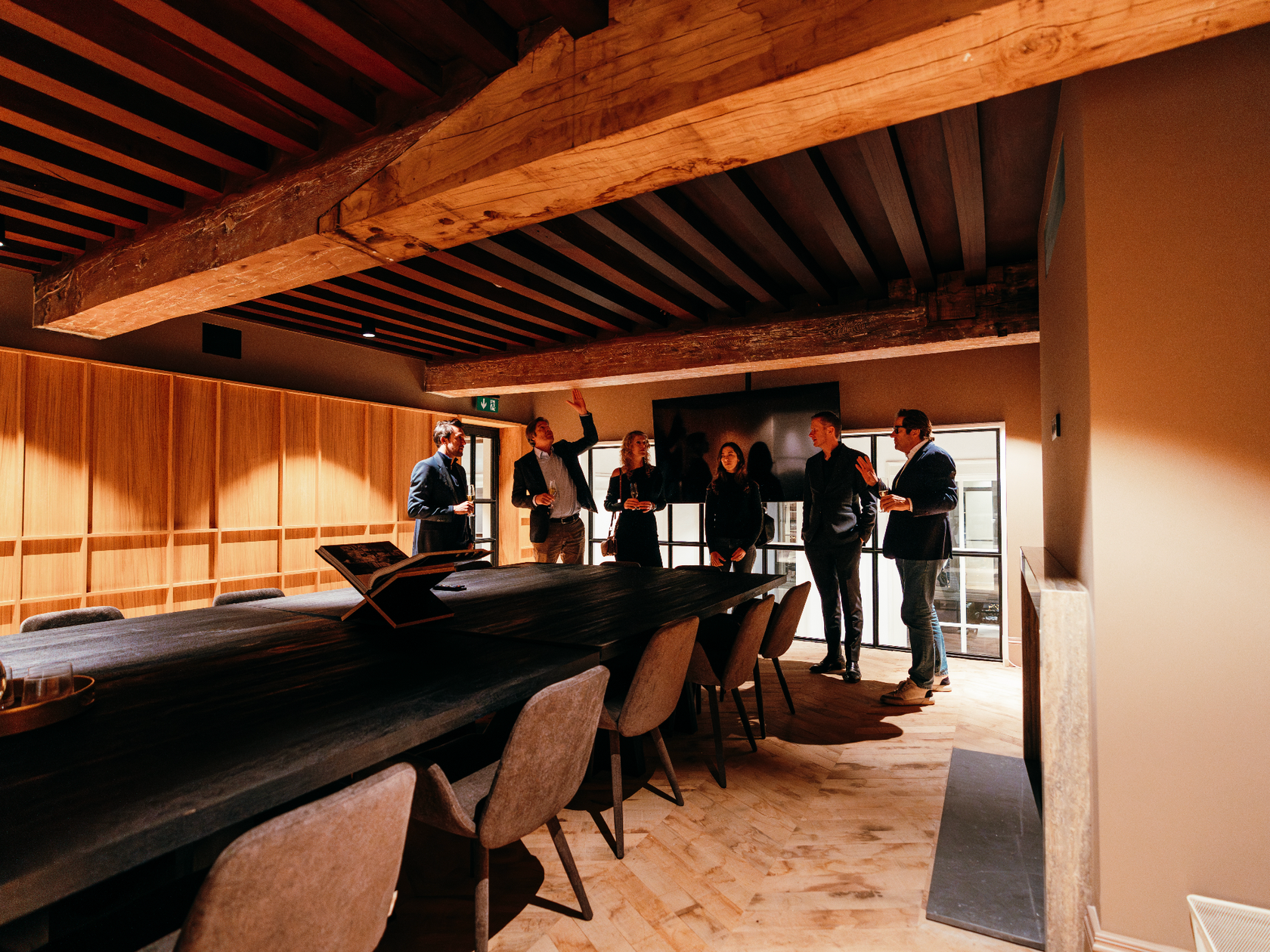 18 person meeting room