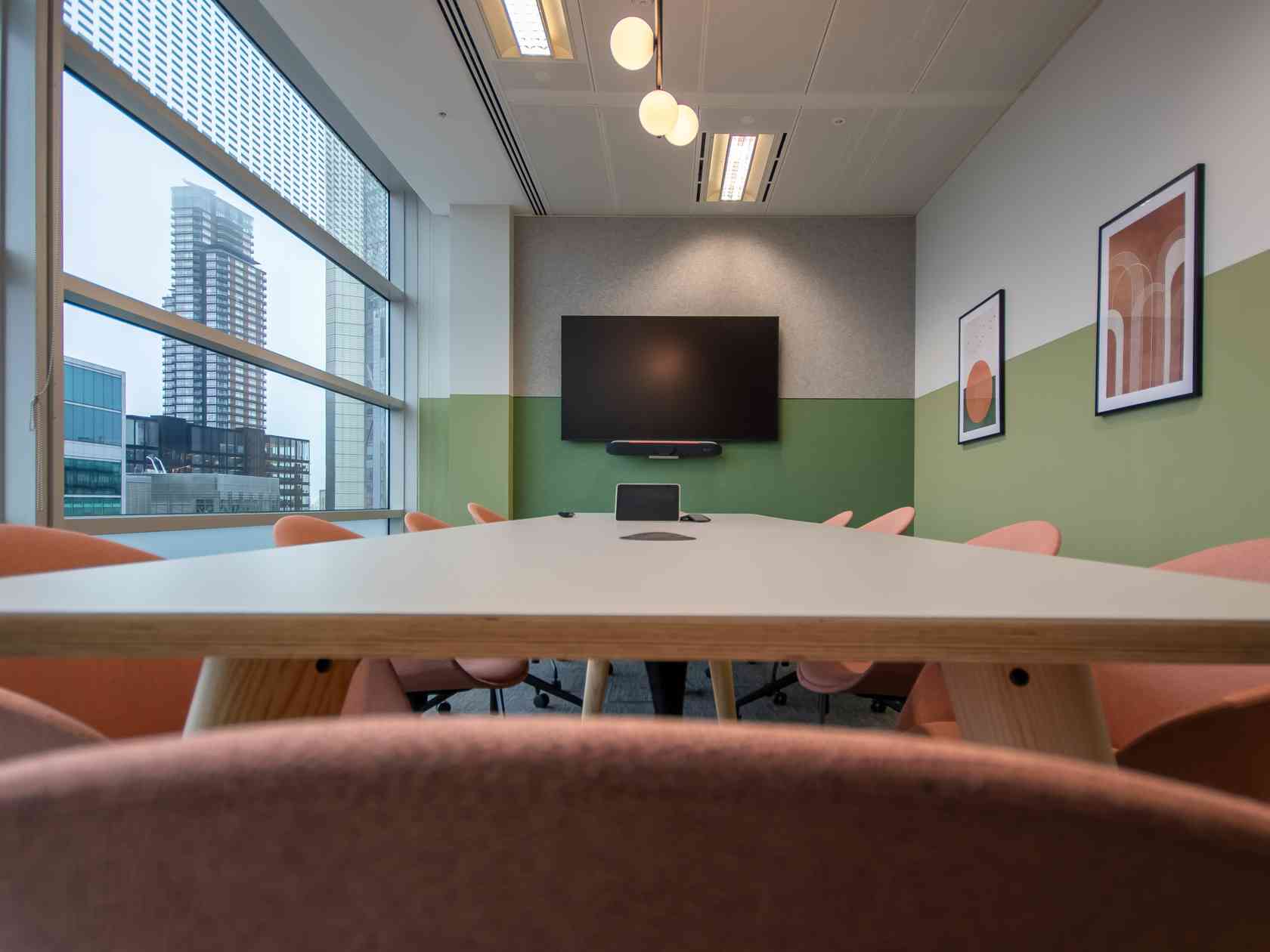10 person meeting room