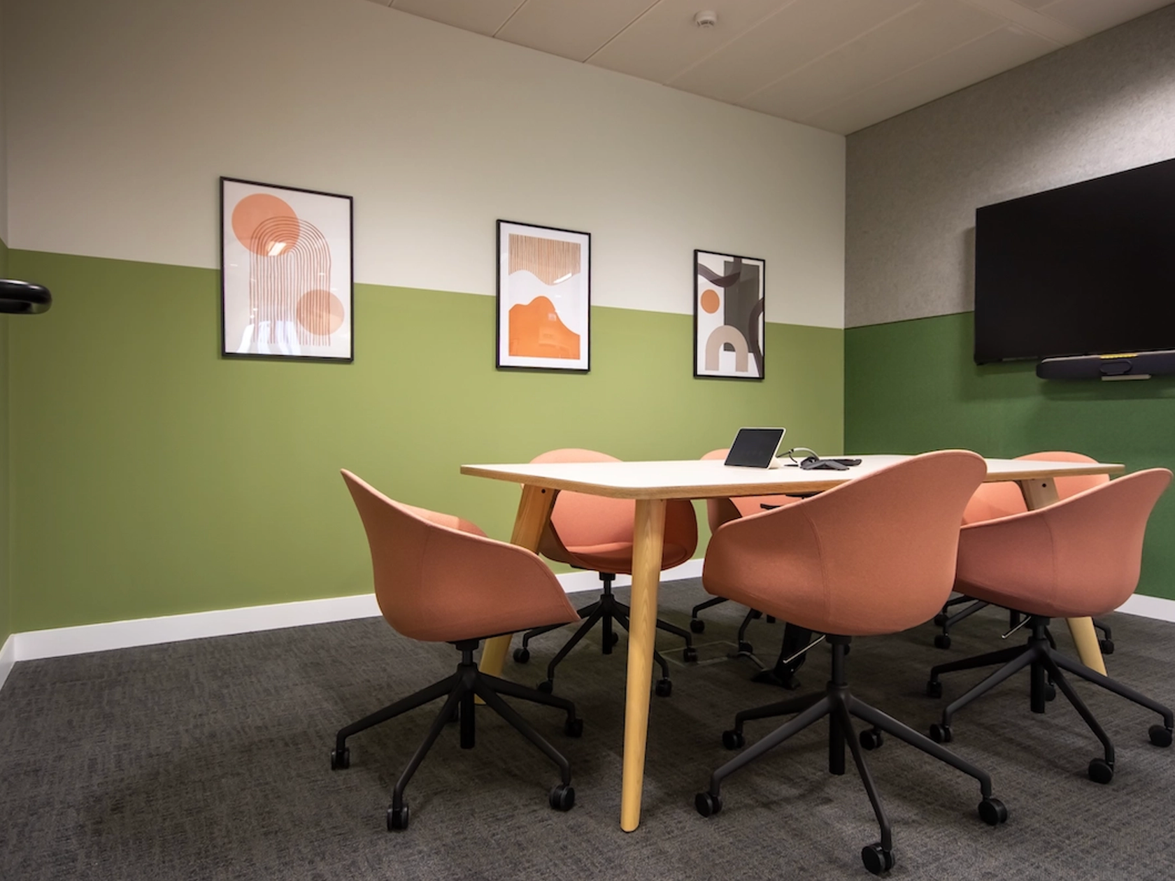 6 person meeting room