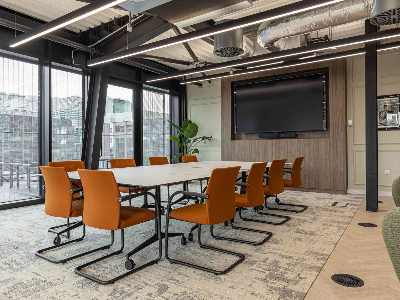 25 person meeting room