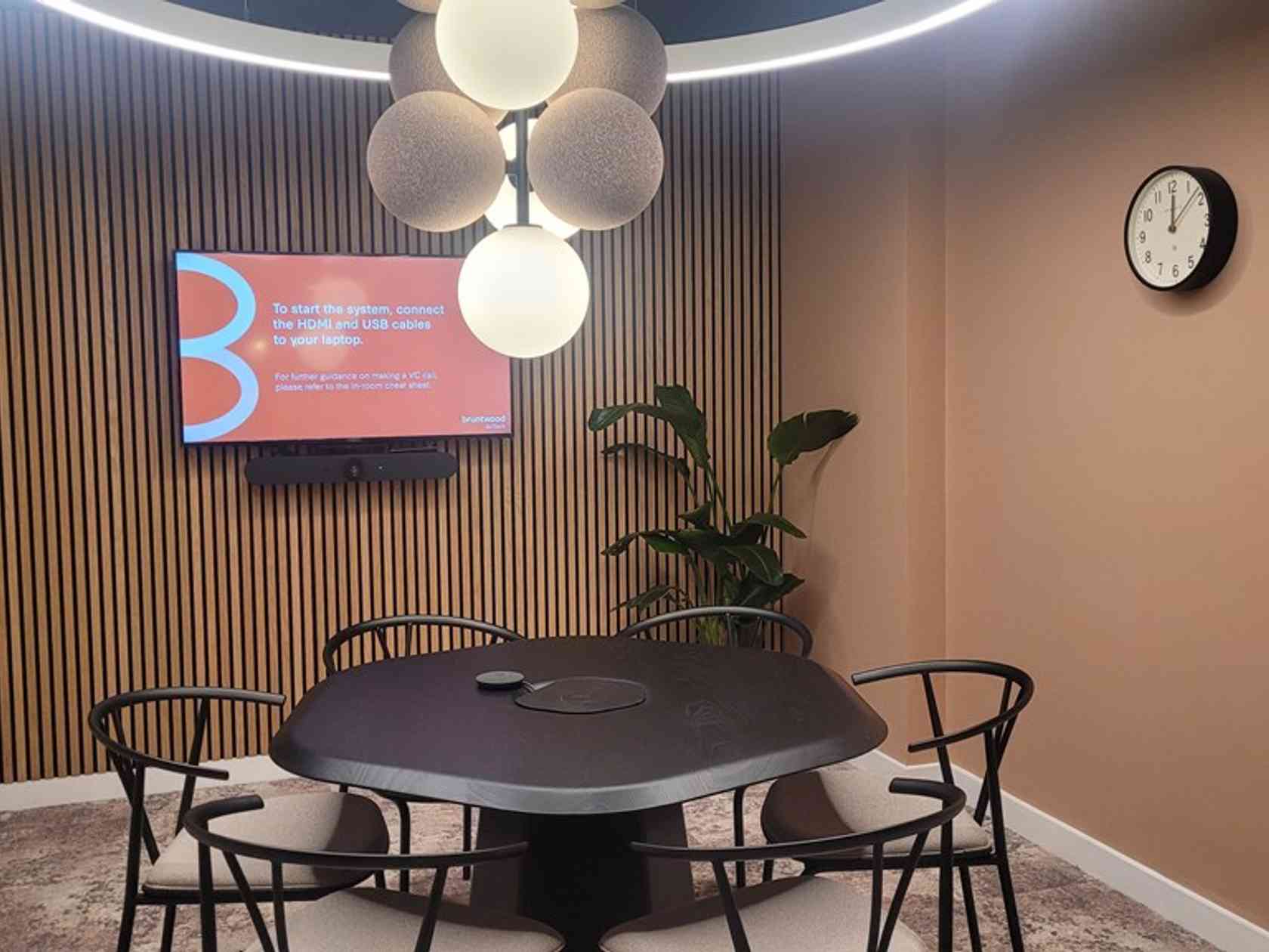 6 person meeting room